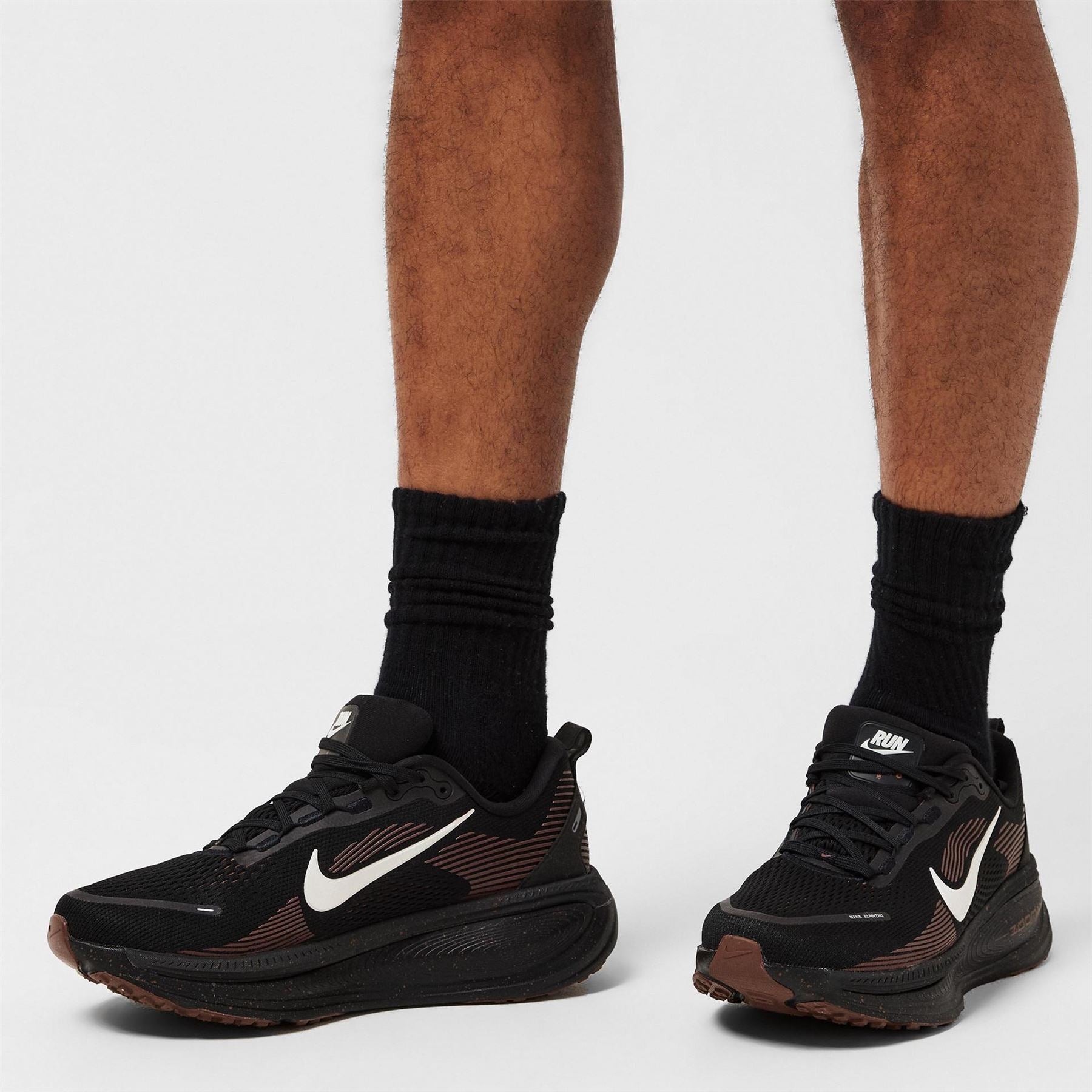 Nike Mens Vomero 18 Road Running Shoes