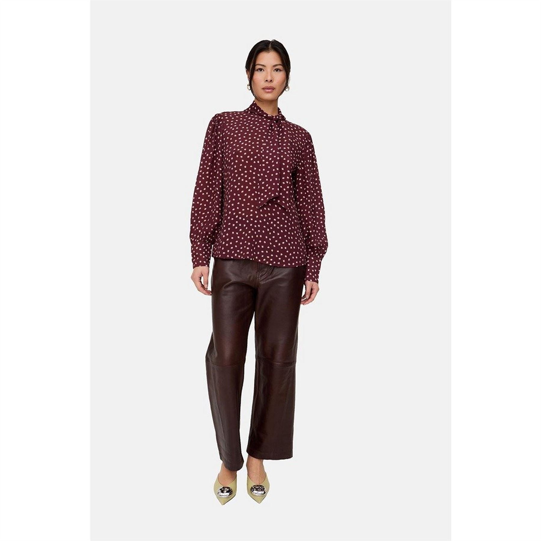Lily and Lionel Pussybow Star Print Blouse In Burgundy
