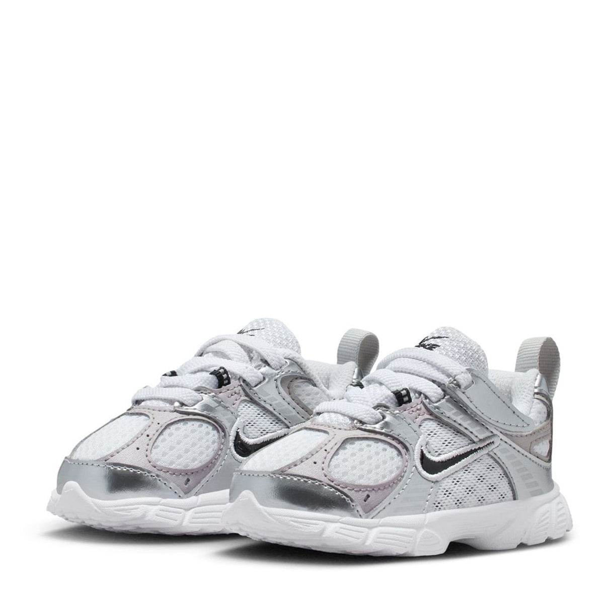 Nike V5 Runner Low Top Lace-Up Sneakers