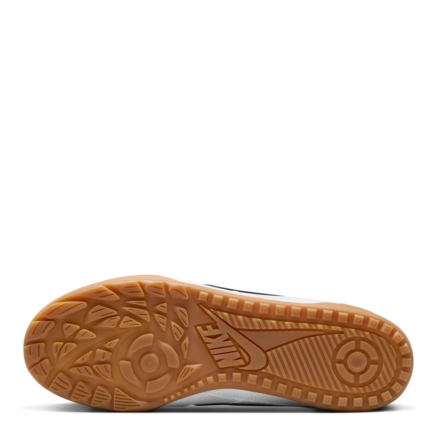 Nike Terra Manta  Round Toe Low Top Sneakers