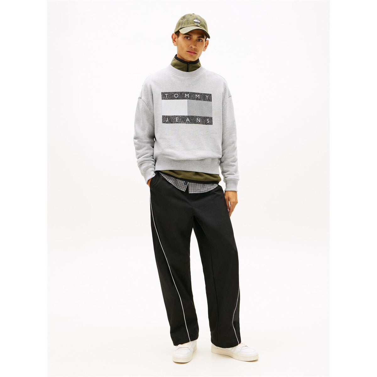 Tommy Jeans Flag Graphic Crew Neck Long Sleeve Sweatshirt