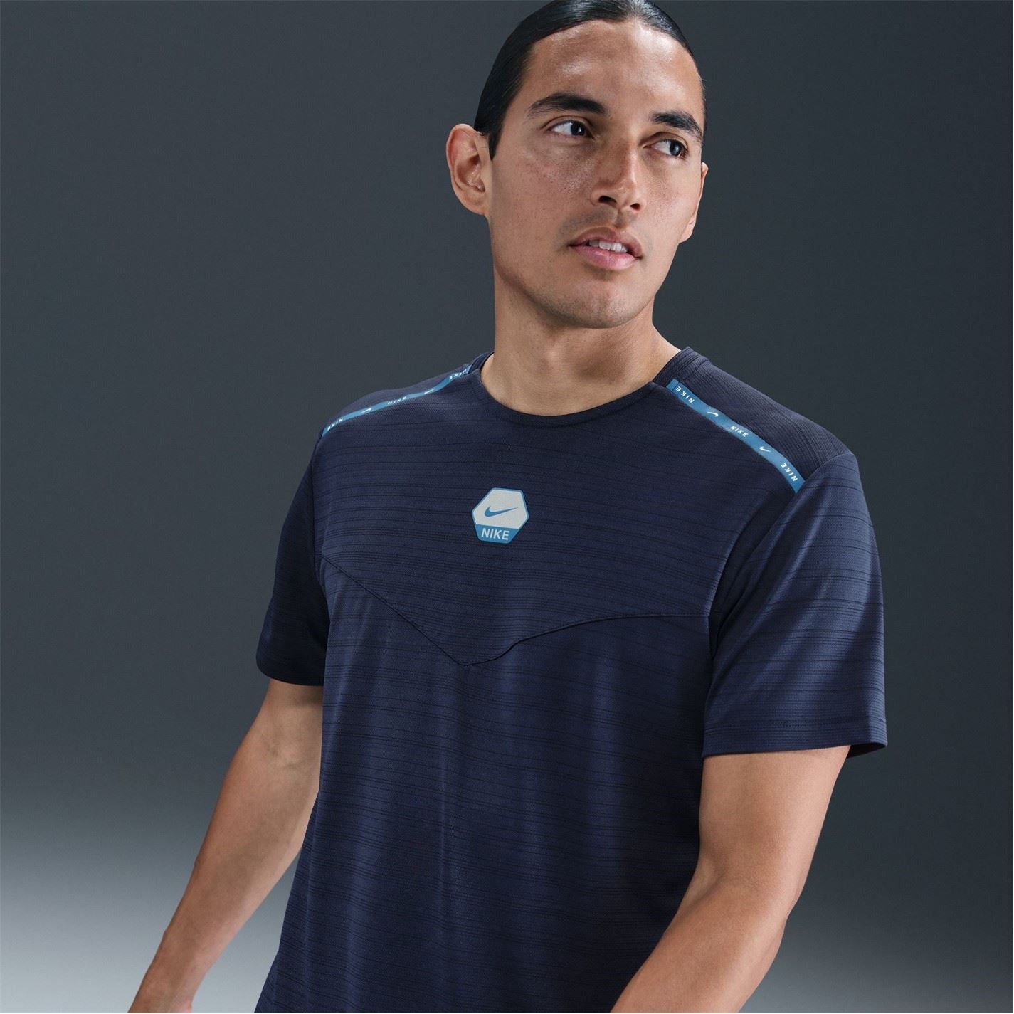Nike Run Regular Fit Short Sleeve Crew Neck Athletic Top