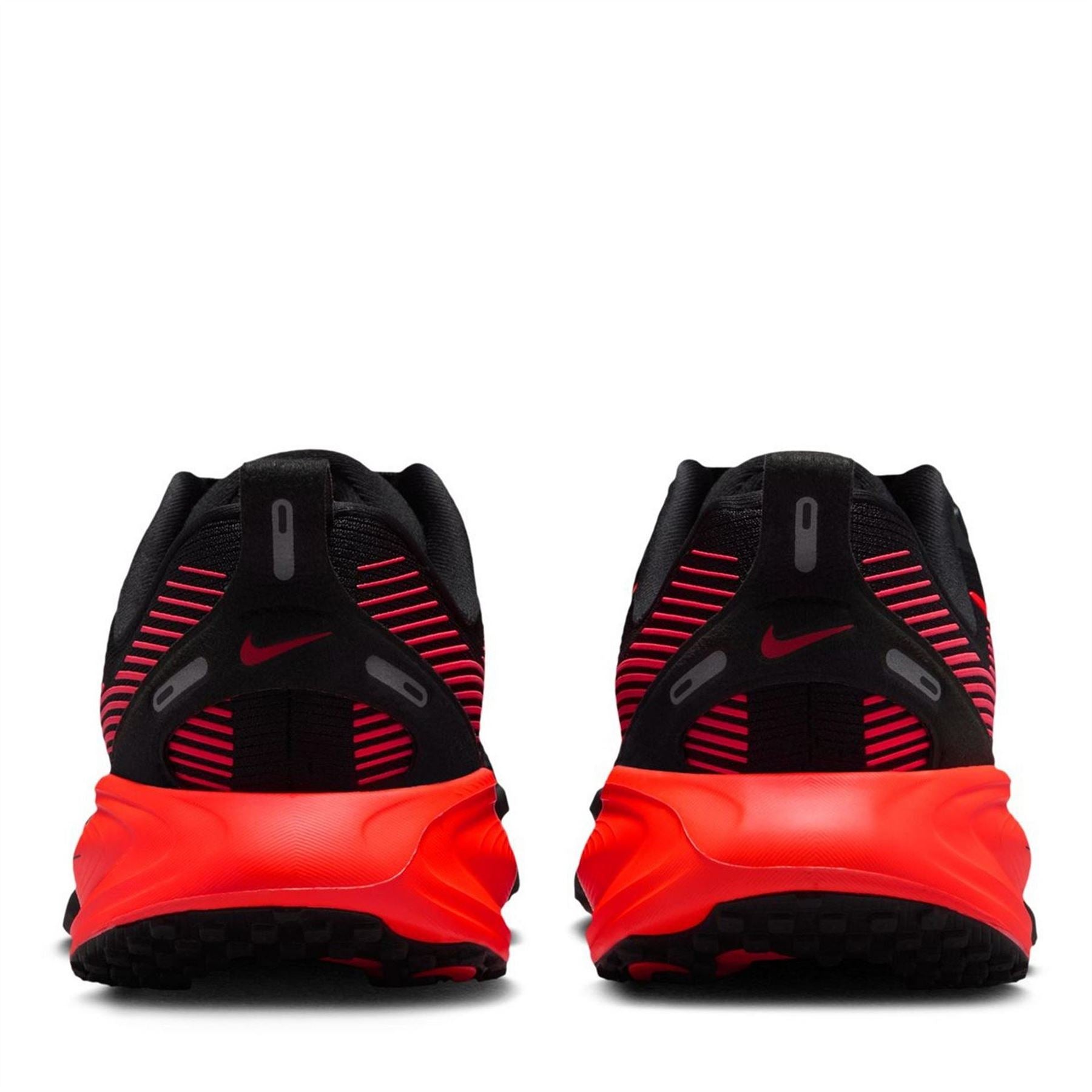 Nike Vomero 18 Low Top Lace-Up Sneakers