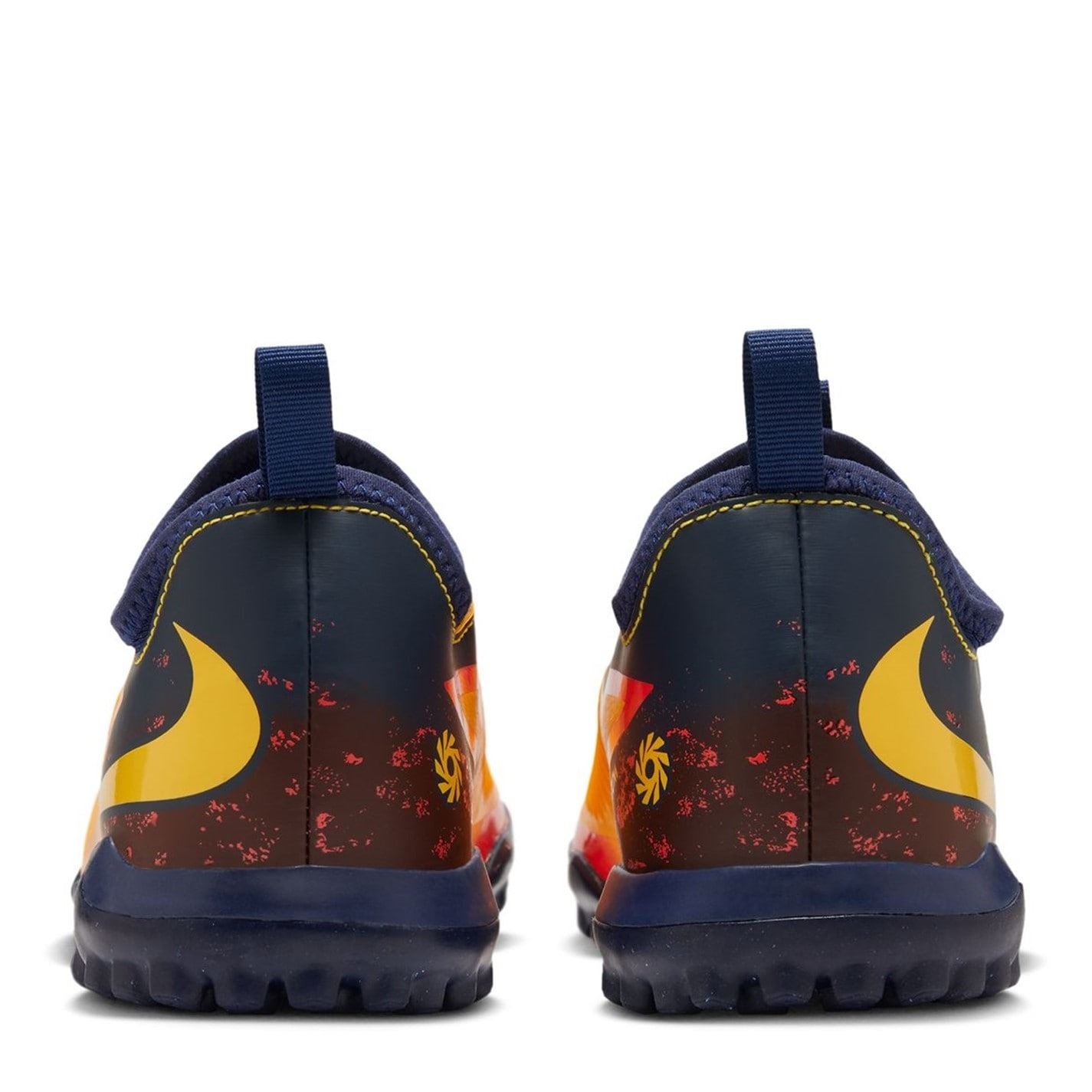 Nike Phantom 6 Low Academy Juniors Astro Turf Football Boots