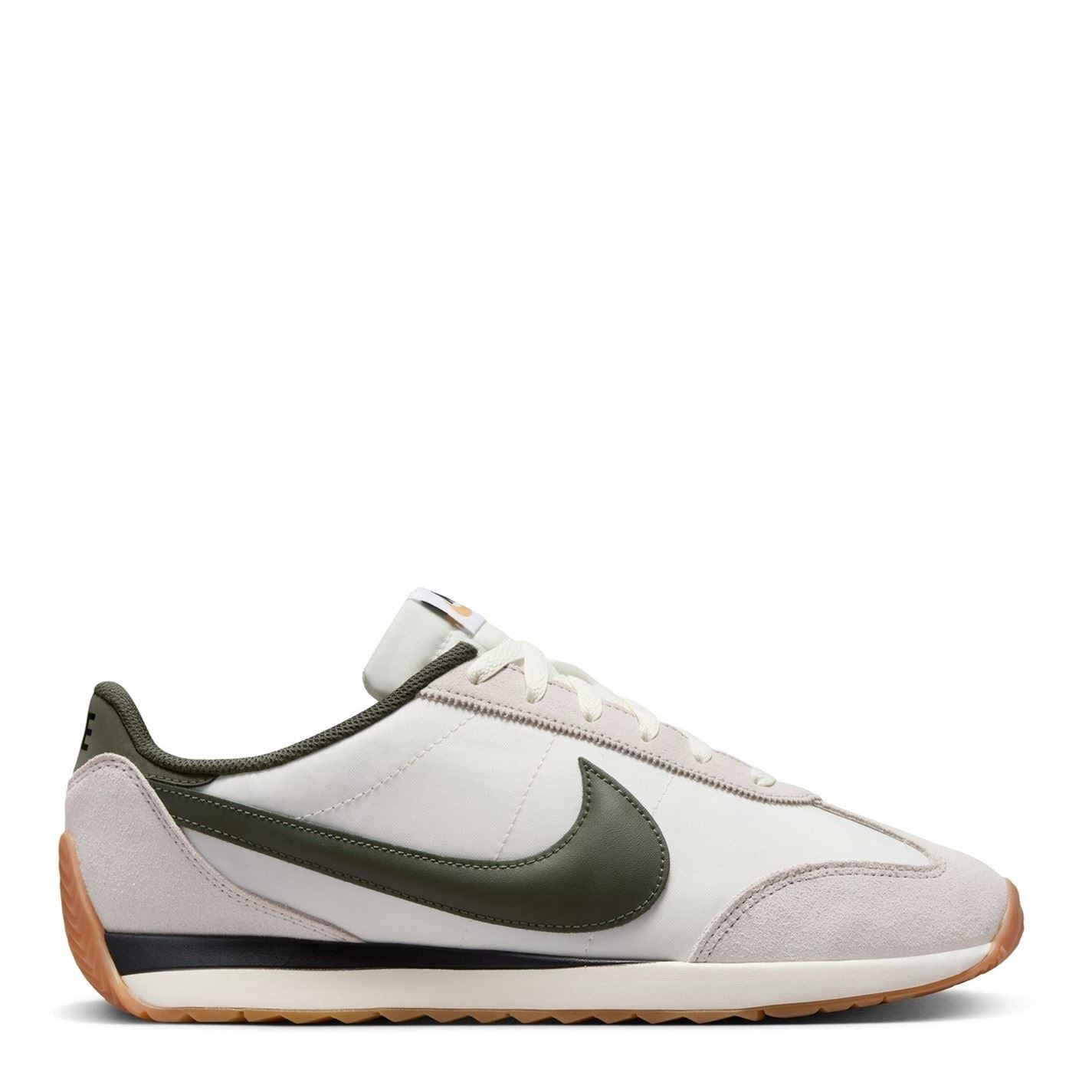 Nike Low Heel Round Toe Low Top Sneakers