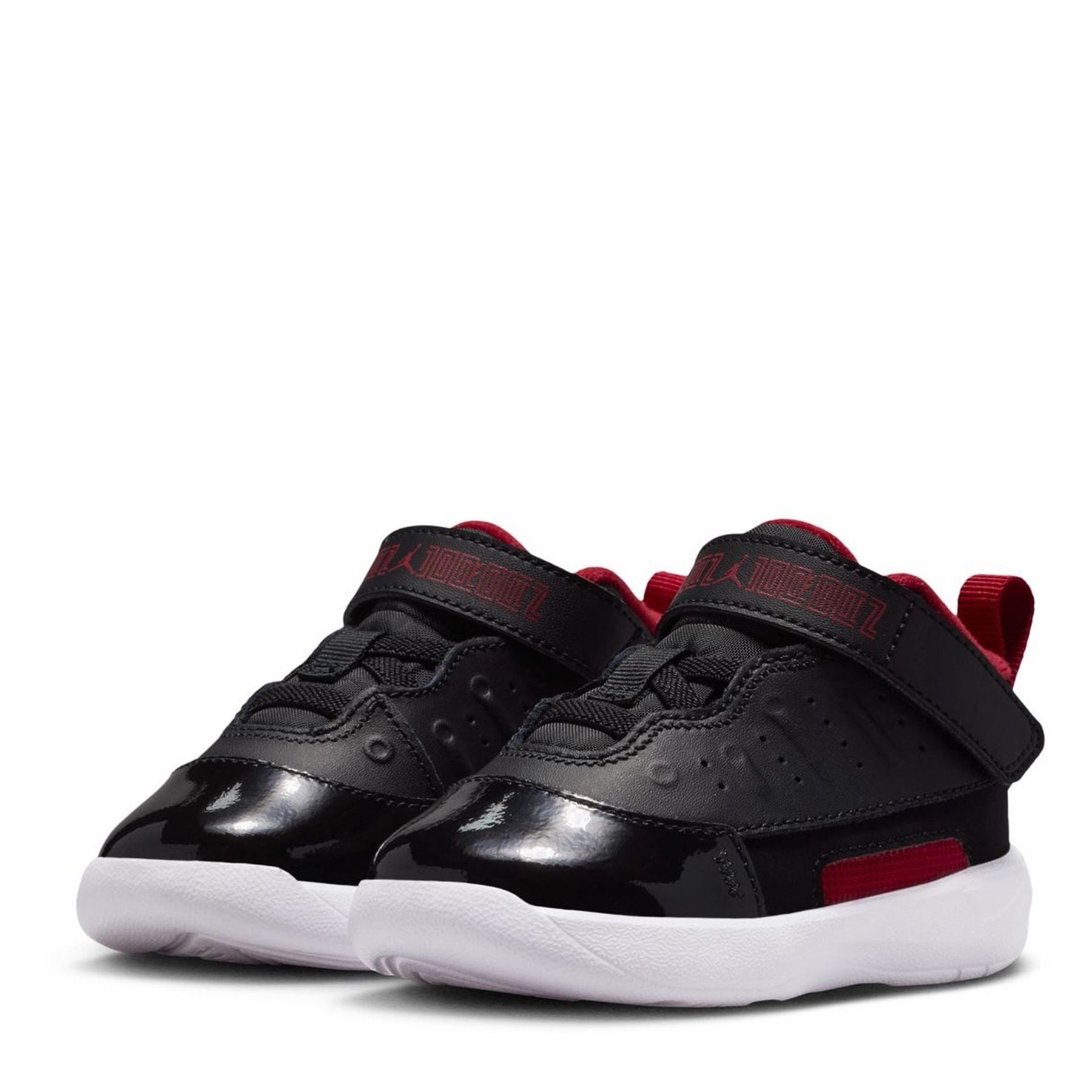 Air Jordan Max Aura 7 Mid Top Sneakers