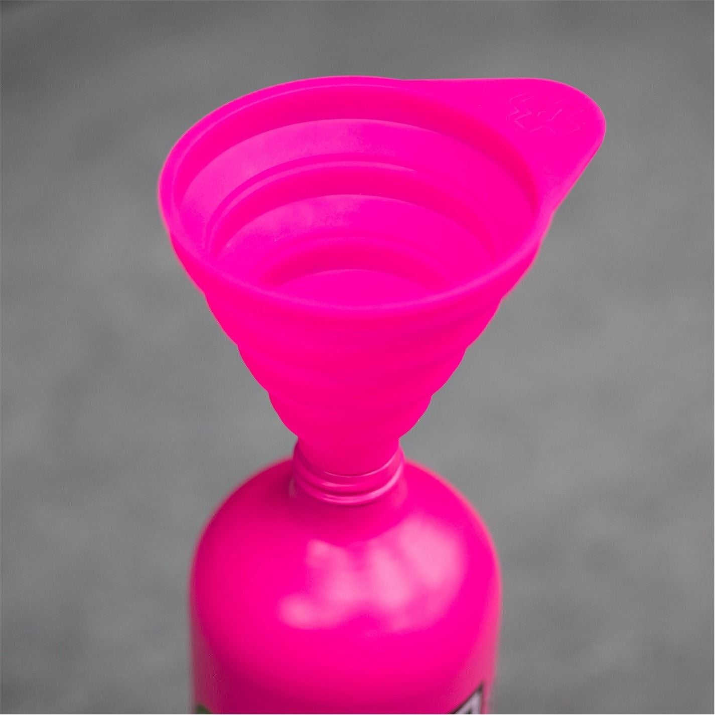 Muc-Off Off Collapsible Silicone Funnel