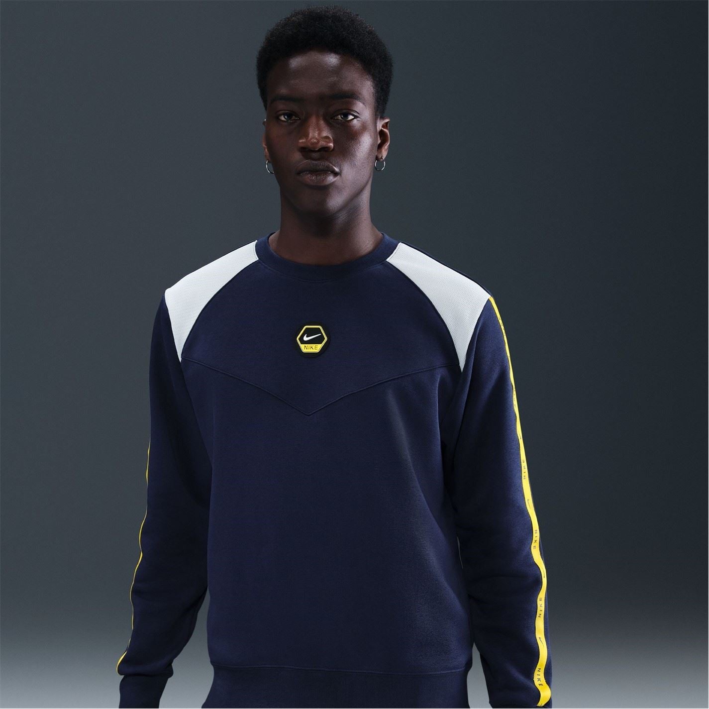 Nike Crew Neck Ribbed Collar Long Sleeve Raglan Sweatshirt