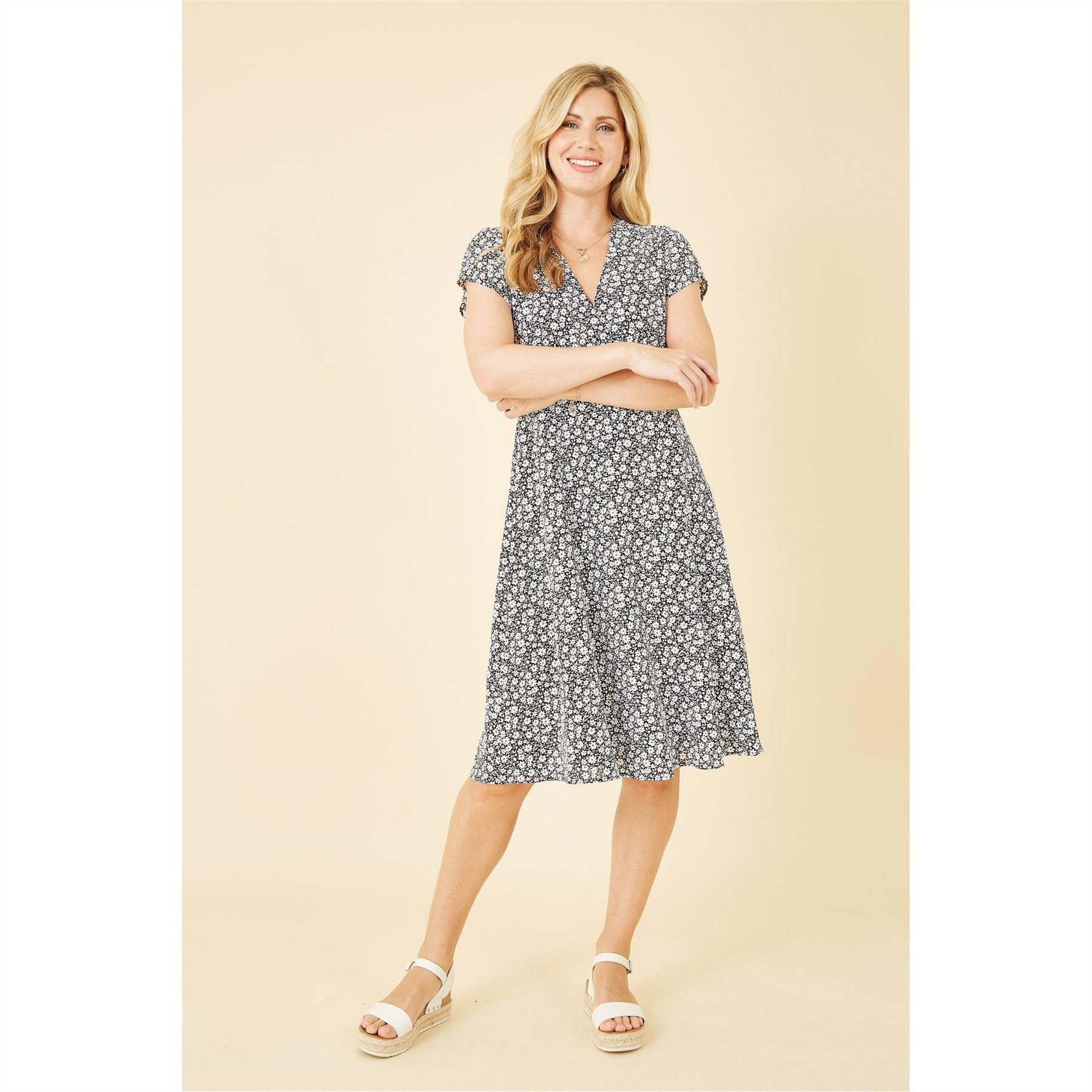 Yumi Ditsy Floral Print Tea Dress