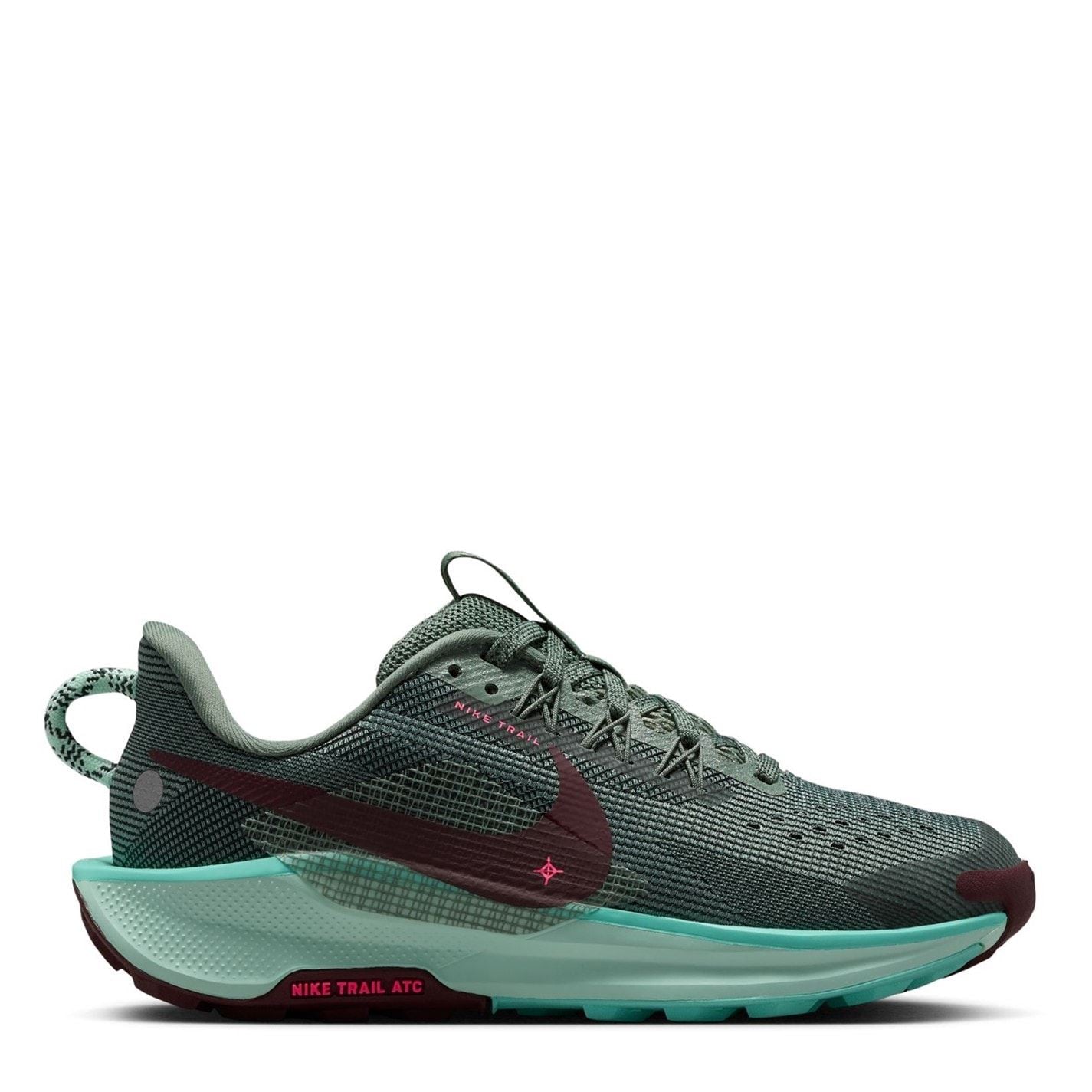Nike Pegasus Trail Low Top Sneakers