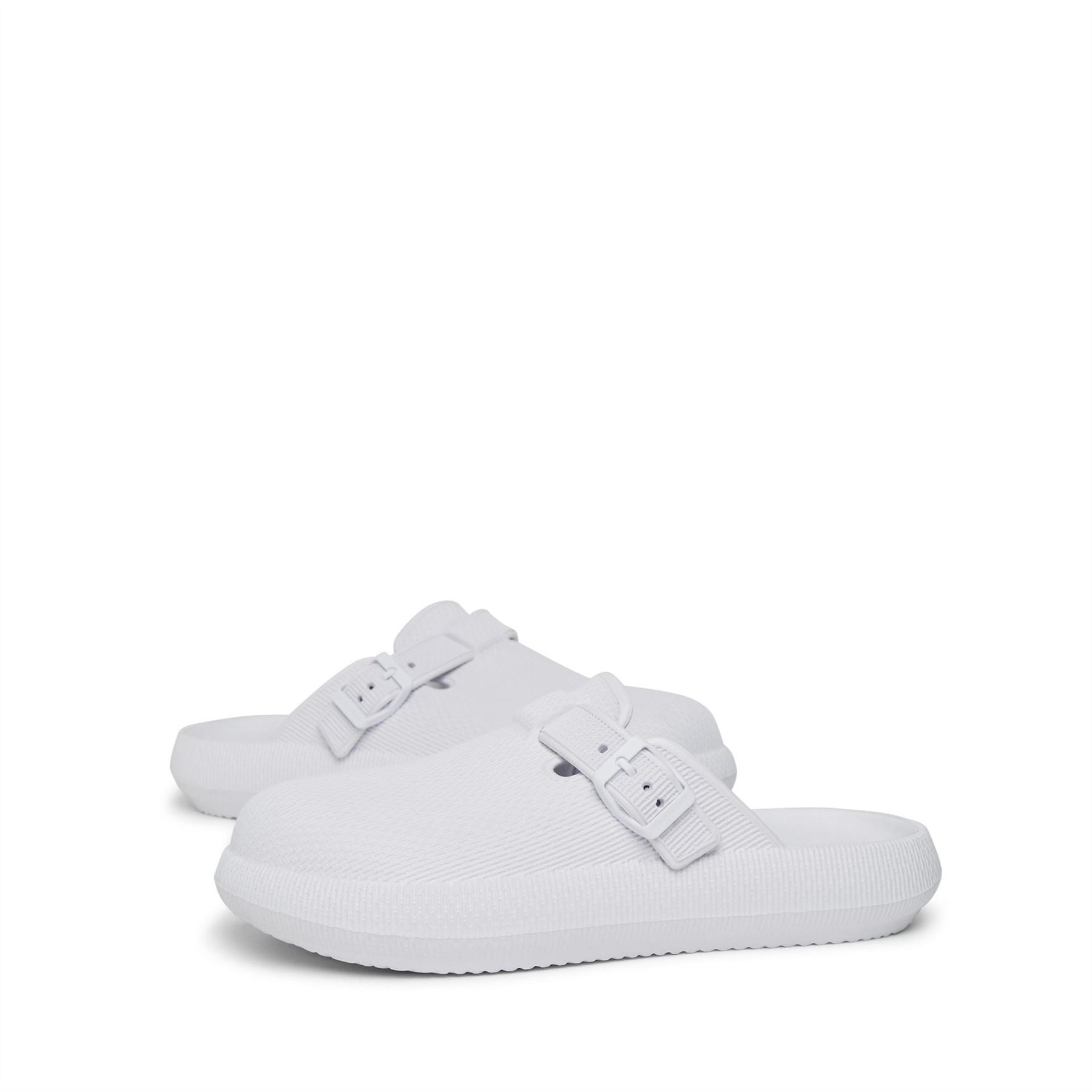Bench Ibbie Textured Closed Toe Shuv Clogs