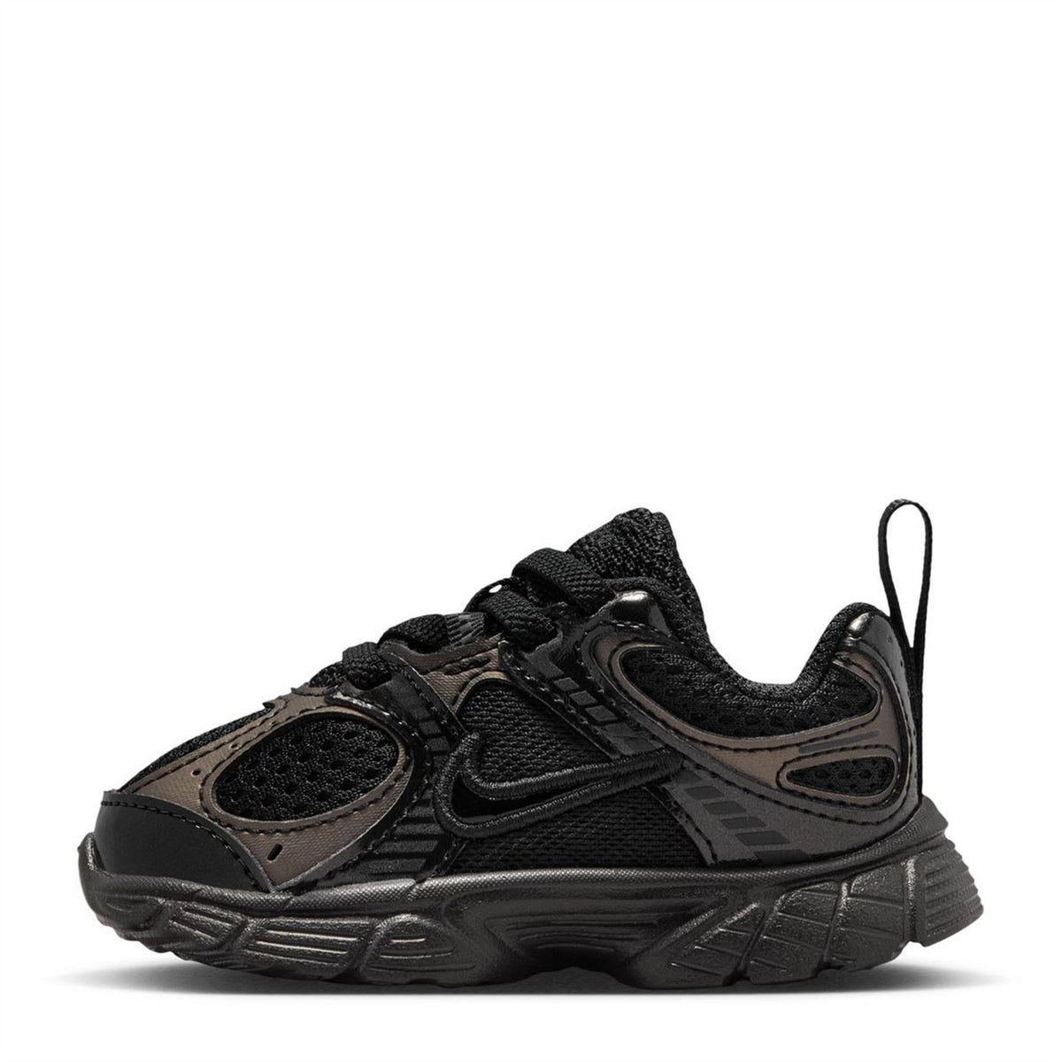 Nike V5 Runner Low Top Lace-Up Sneakers