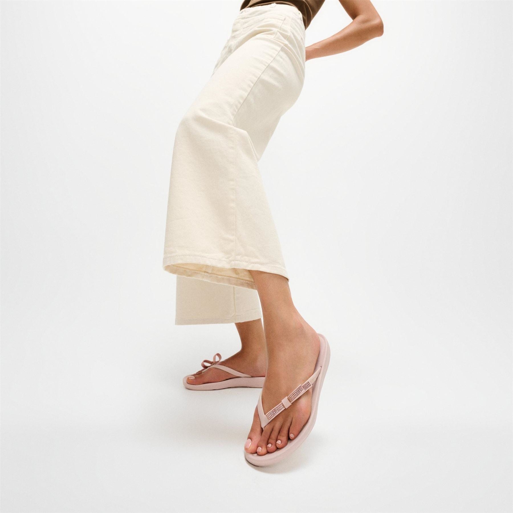 Fitflop Iqushion Bow Metallic Flip Flop Sandals