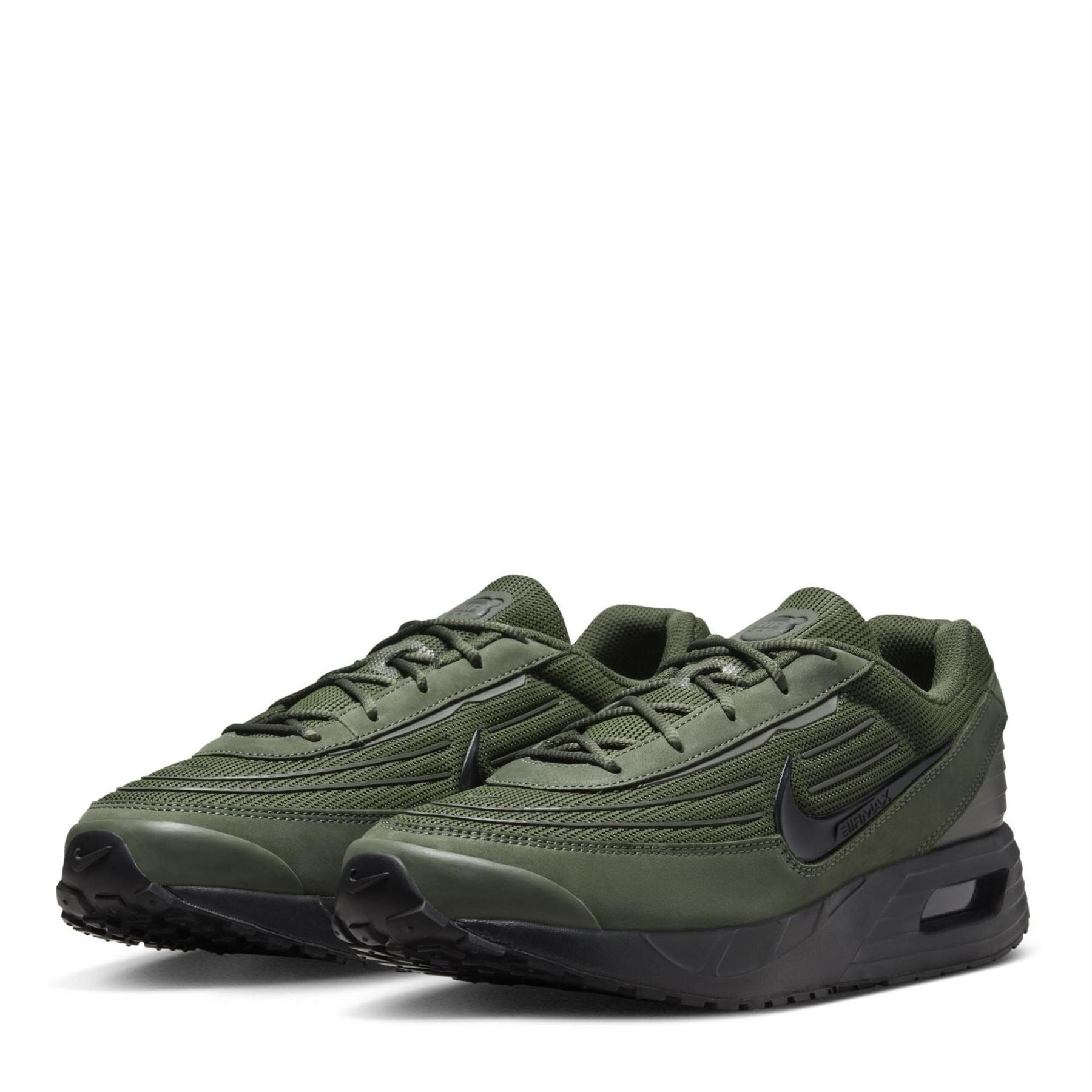 Nike Air Max Verse Low Top Sneakers