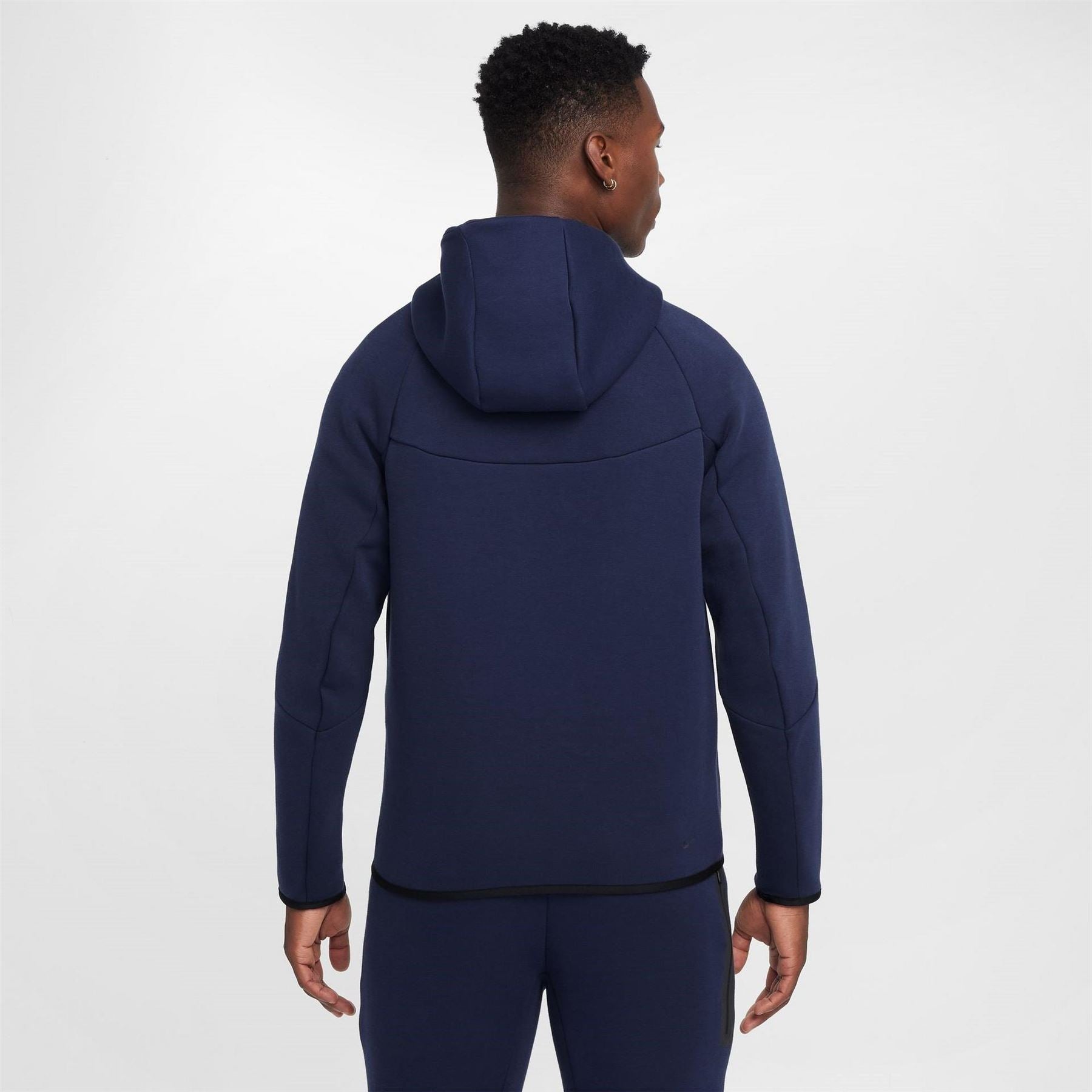 Nike Regular Fit Zipped Pocket Raglan Sleeve Full-Zip Sweatshirt