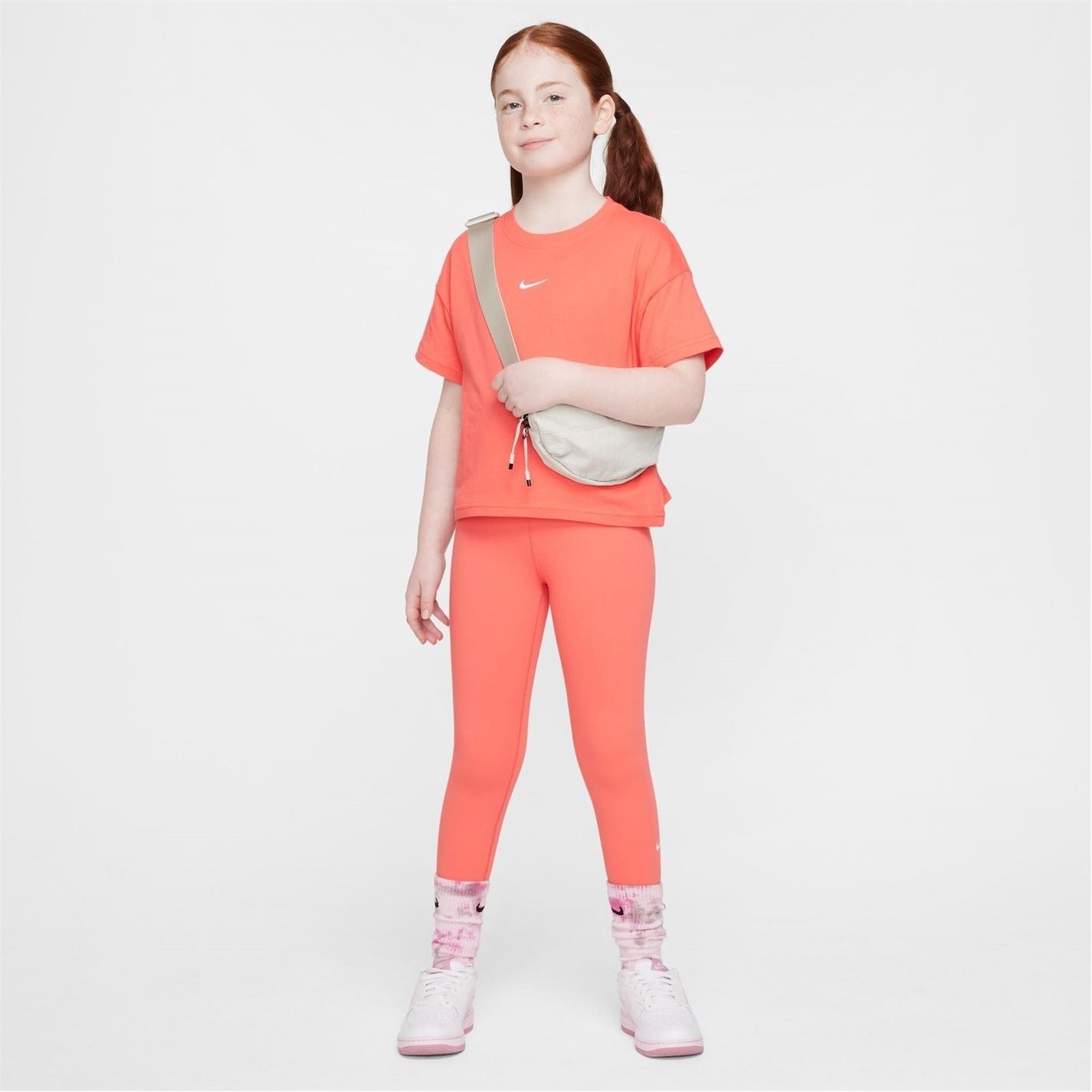 Nike Sportswear Big Kids (girls) T-Shirt