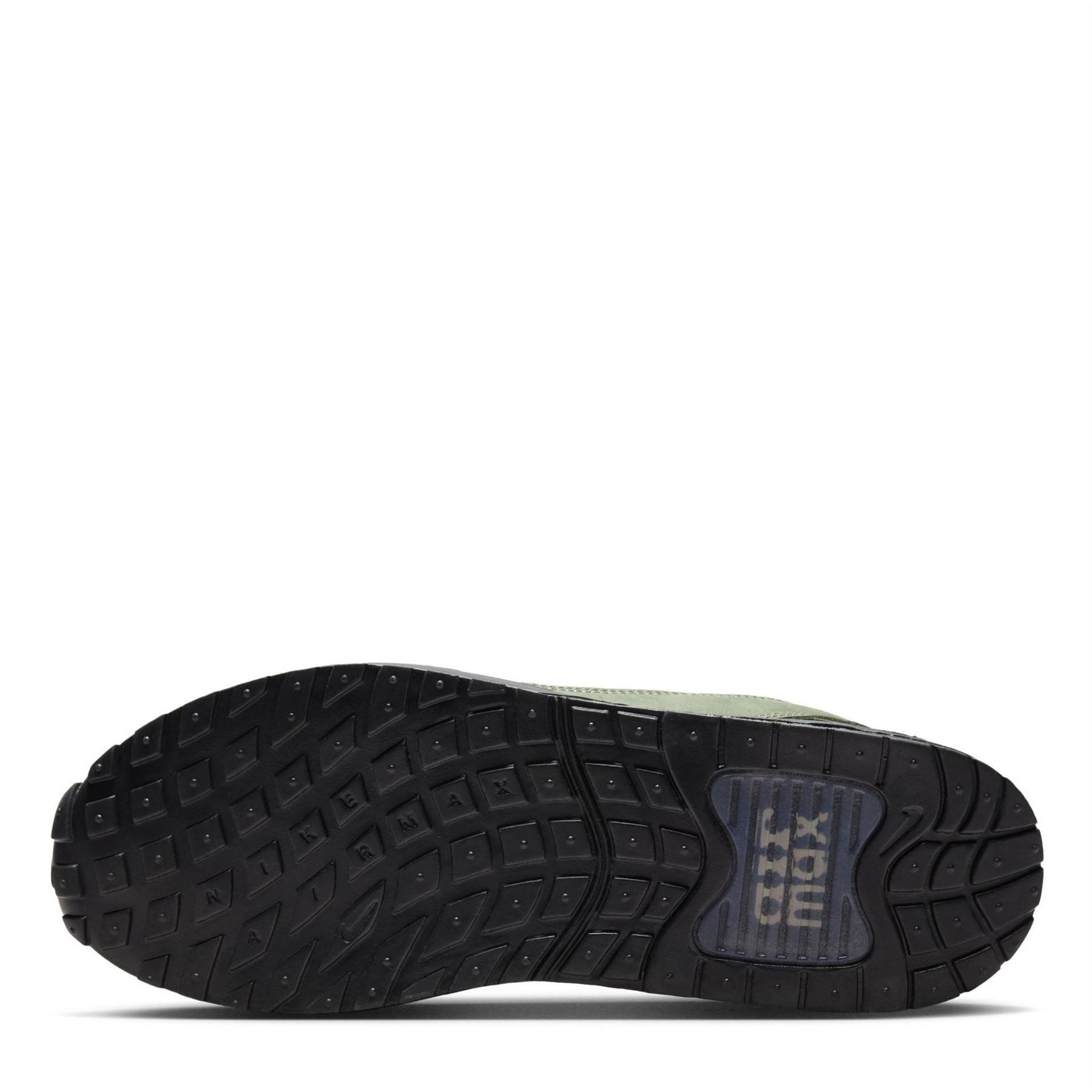 Nike Air Max Verse Low Top Sneakers