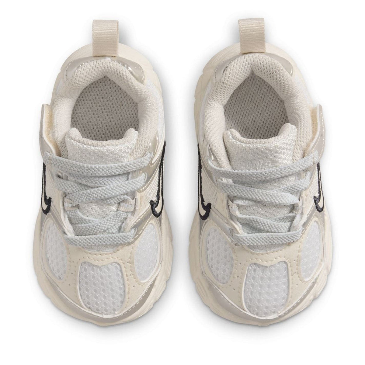 Nike V5 Runner Low Top Lace-Up Sneakers