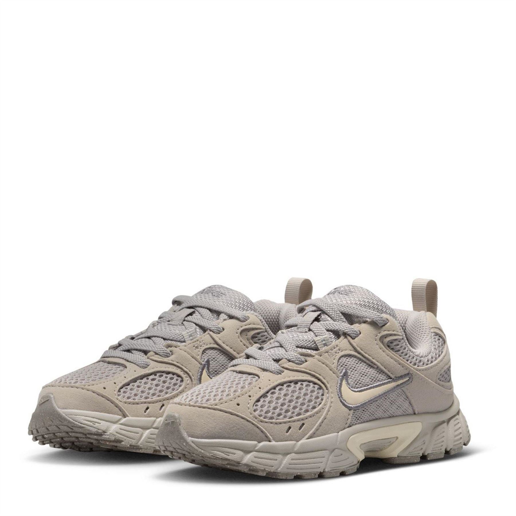 Nike V5 Rnr Lace Up Low Top Sneakers