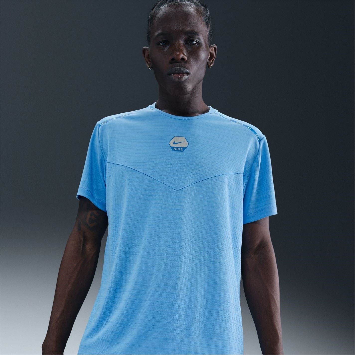 Nike Run Regular Fit Short Sleeve Crew Neck Athletic Top