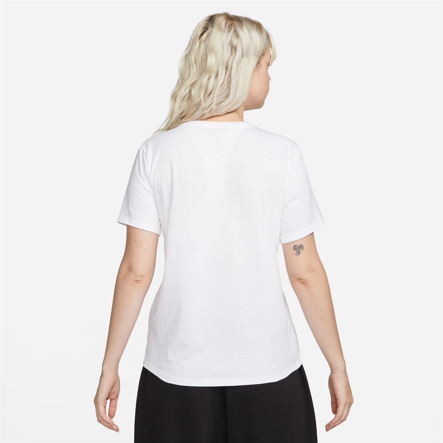Nike Womens Sportswear Club T-Shirt