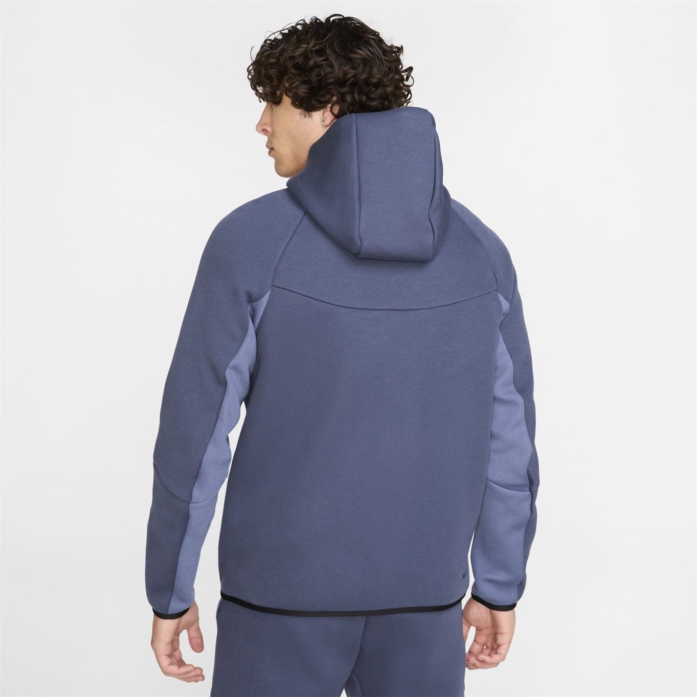 Nike Regular Fit Zipped Pocket Raglan Sleeve Full-Zip Sweatshirt