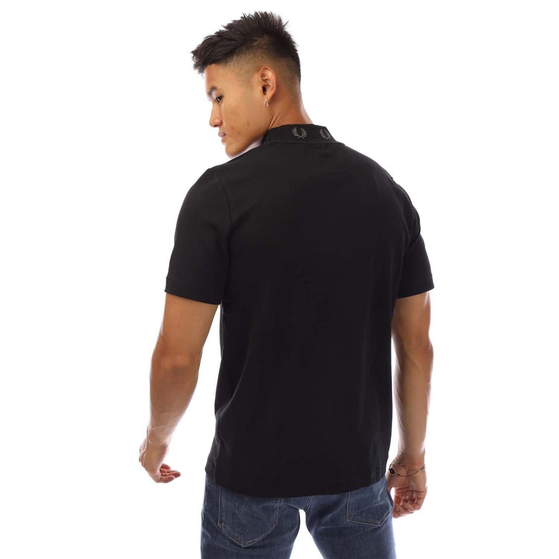 Fred Perry Wreath High Neck T-Shirt