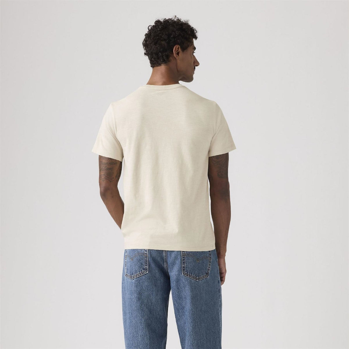 Levis Regular Fit Crew Neck Short Sleeve T-Shirt with Chest Pocket