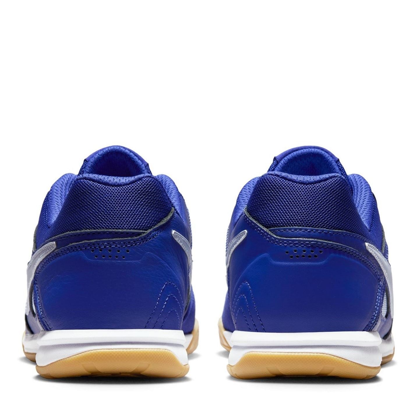 Nike Gato Low Top Round Toe Sneakers