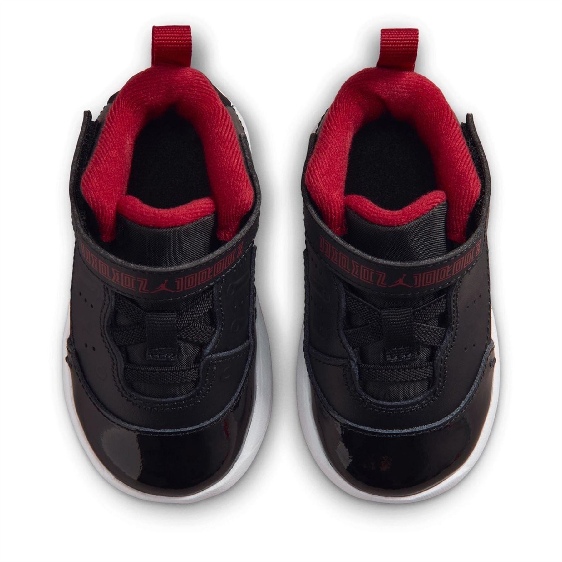 Air Jordan Max Aura 7 Mid Top Sneakers