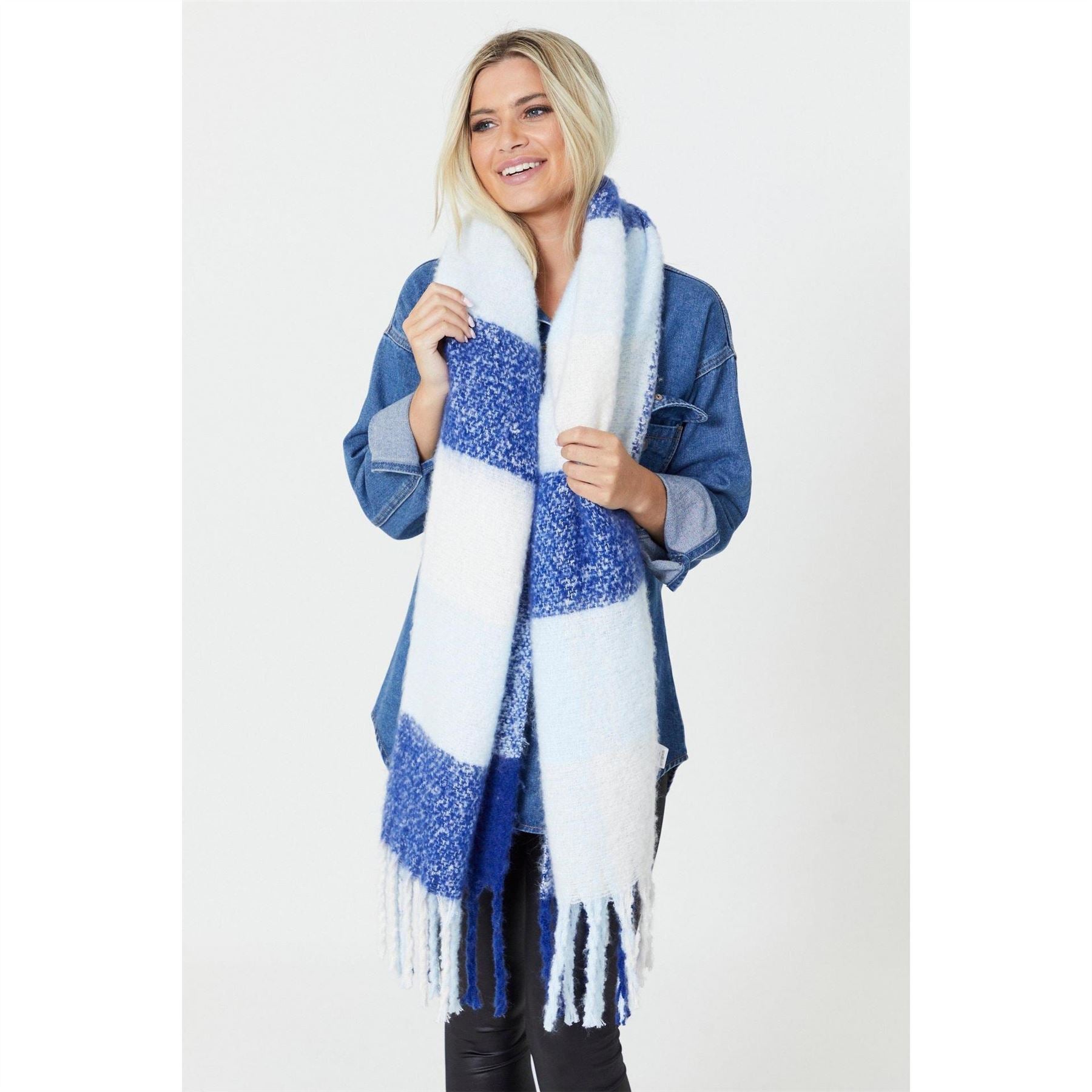 Chunky Knitted Blue Check Midweight Scarf