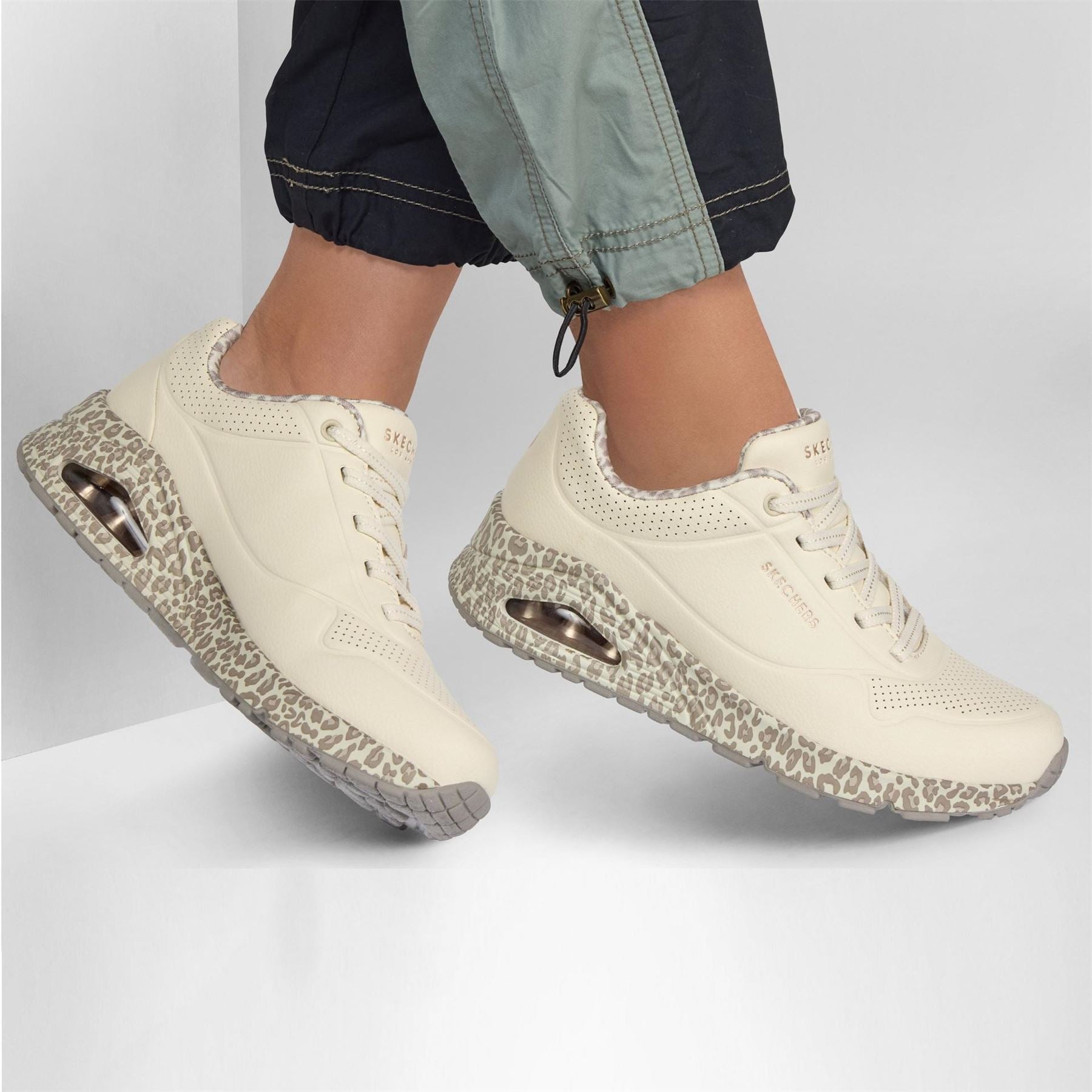 Skechers Womens Uno Stand On Air Trainers