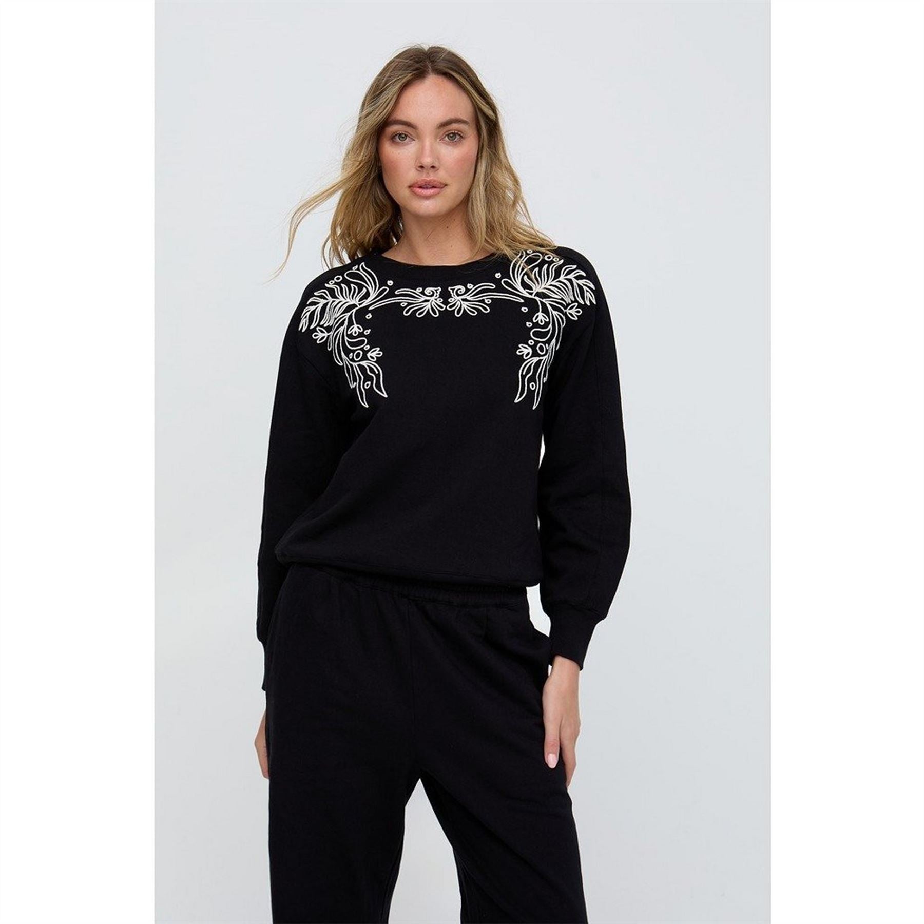 Raffya Marmalade Long Sleeves Embroidered Sweatshirt In Black