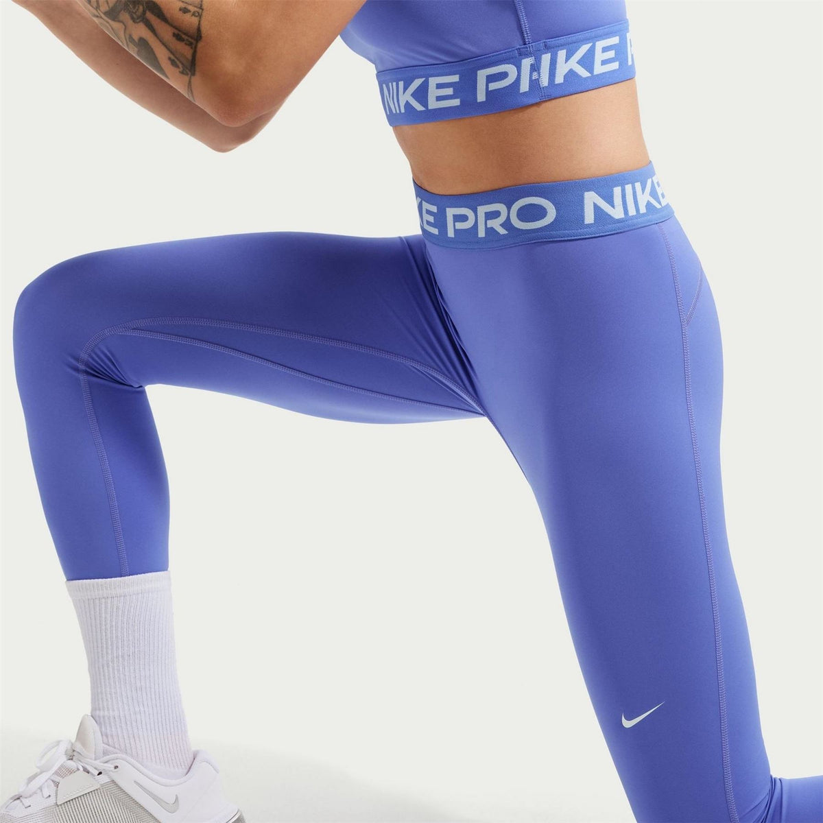 Nike Essential Solid Patterned Skinny Fit Leggings