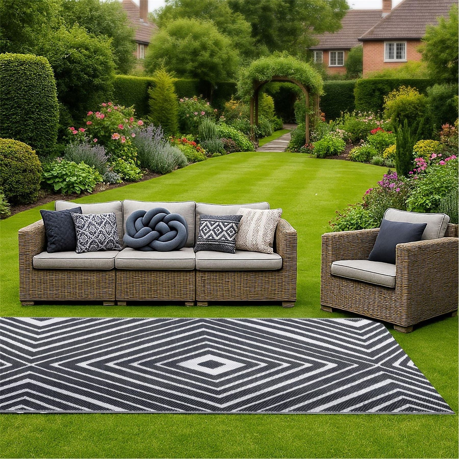 Streetwize Rug   Large Aztec Diamond Pattern