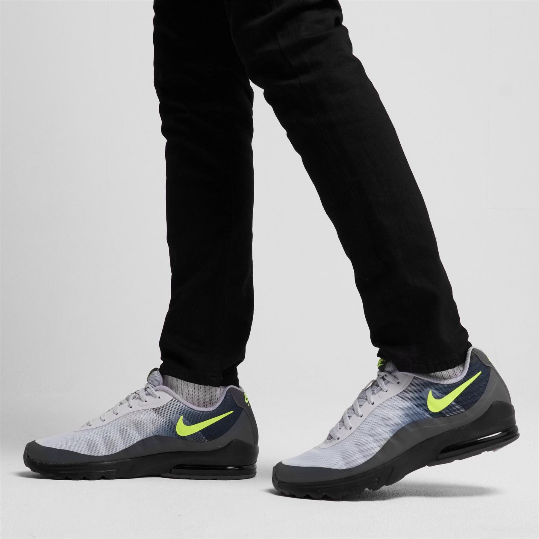 Nike Mens Air Max Invigor Trainers
