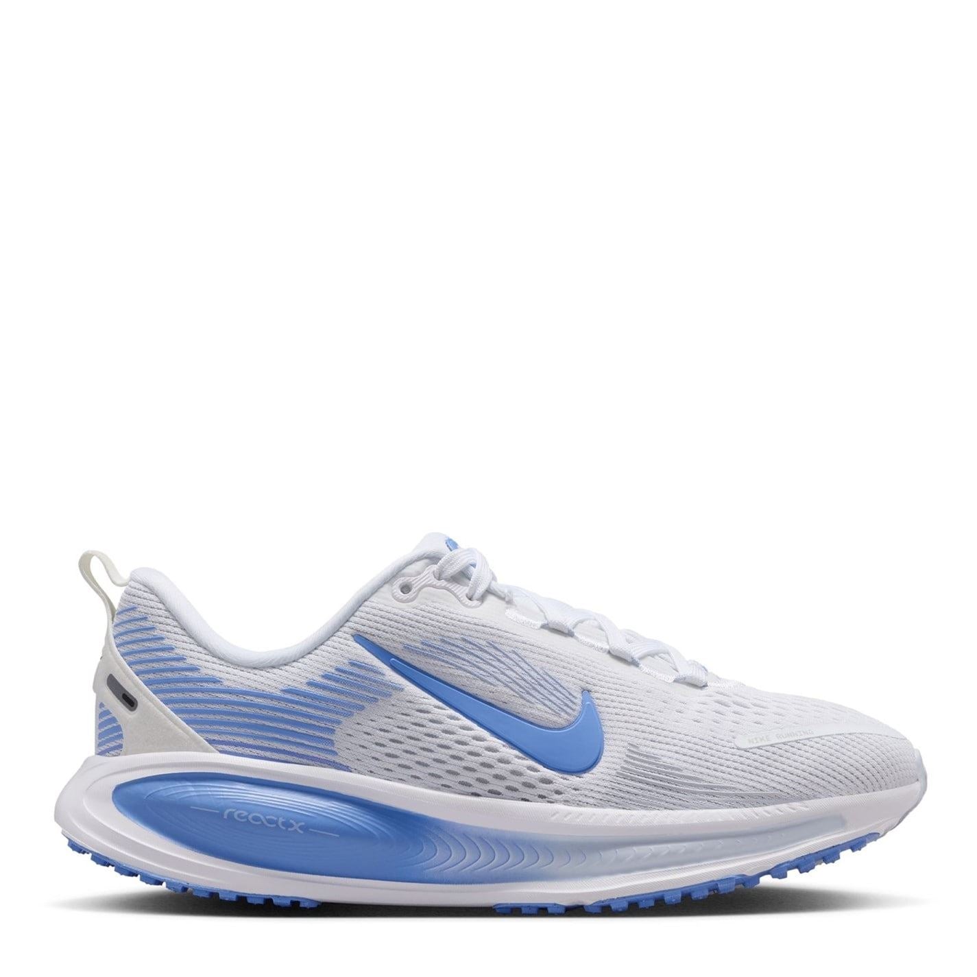 Nike Vomero 18 Low Top Lace-Up Sneakers