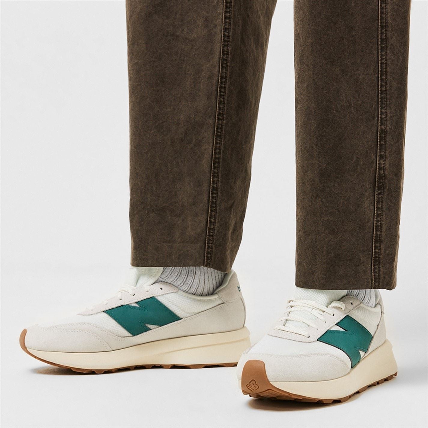 New Balance Low Top Round Toe Flat Heel Sneakers