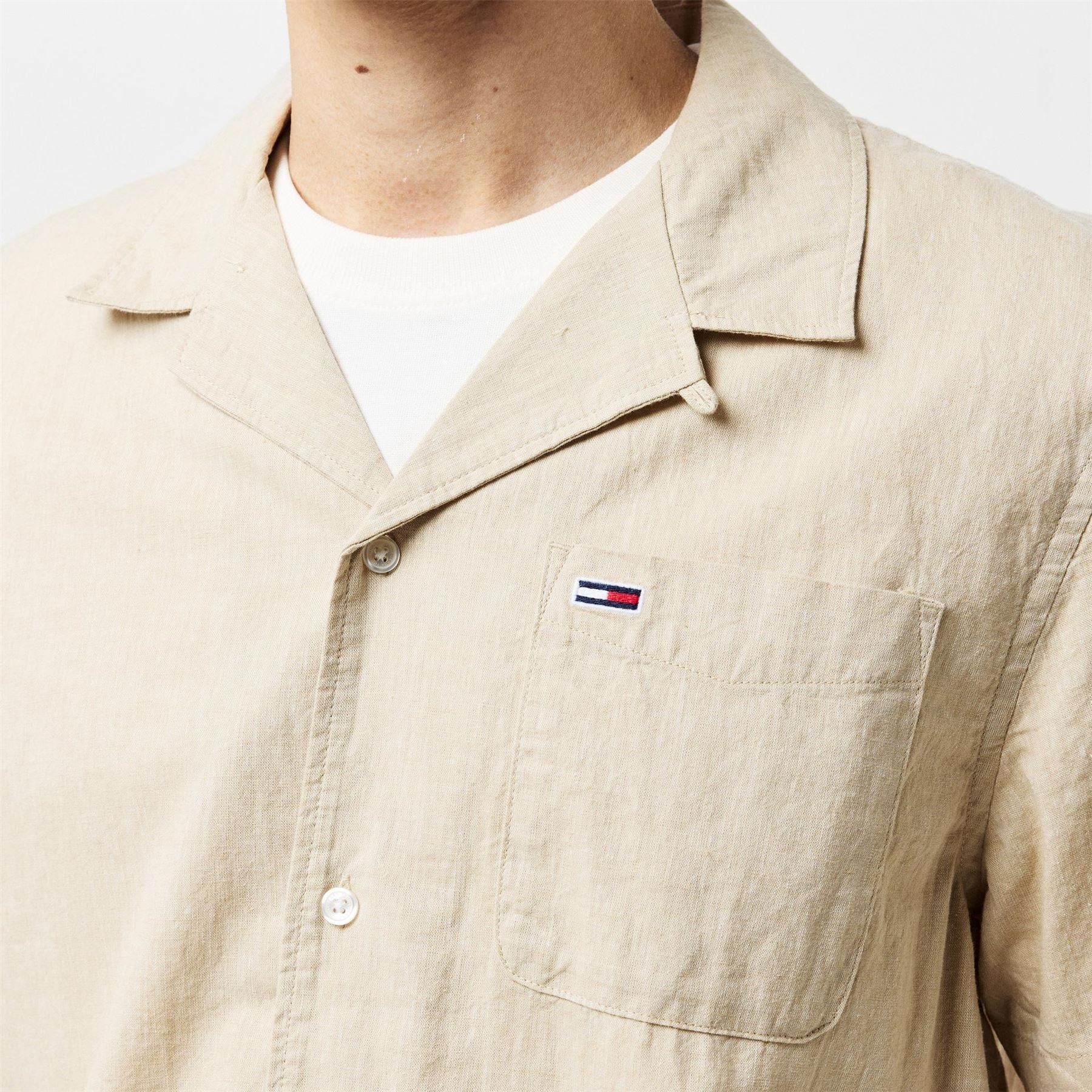 Tommy Jeans Collared Neck Short Sleeve Regular Fit Shirt