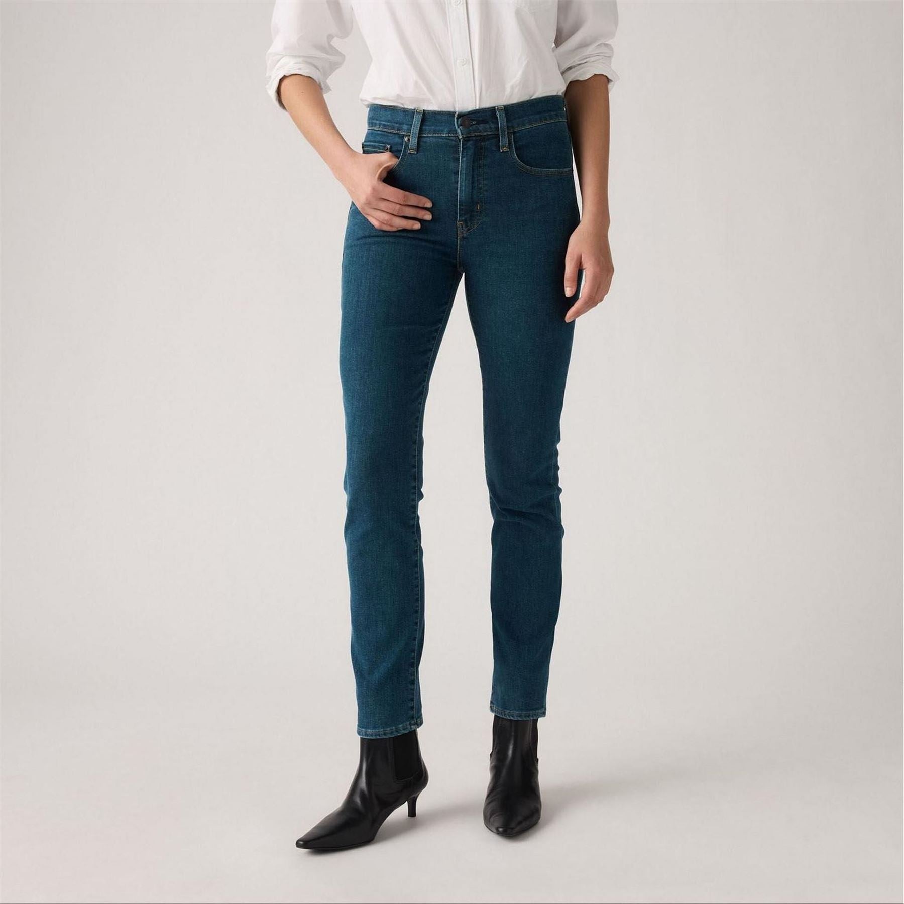 Levis 724 High Rise Straight Fit Jeans