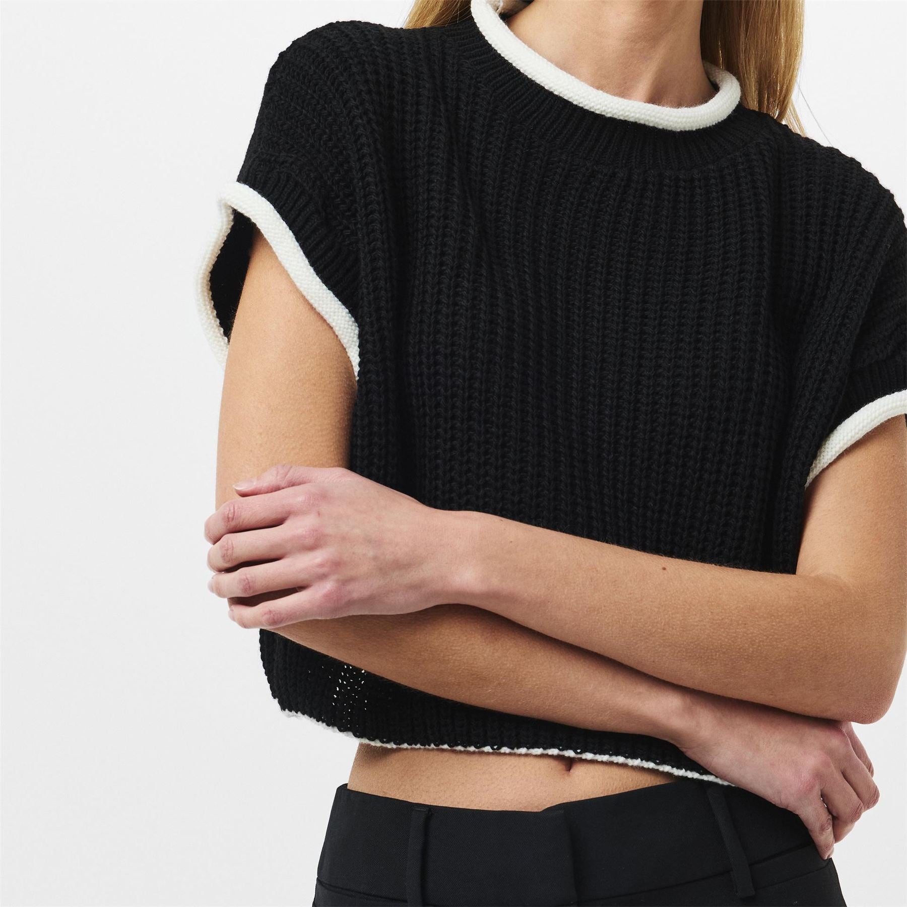 Missy Empire Black  And  White Cropped Knitted Jumper Vest
