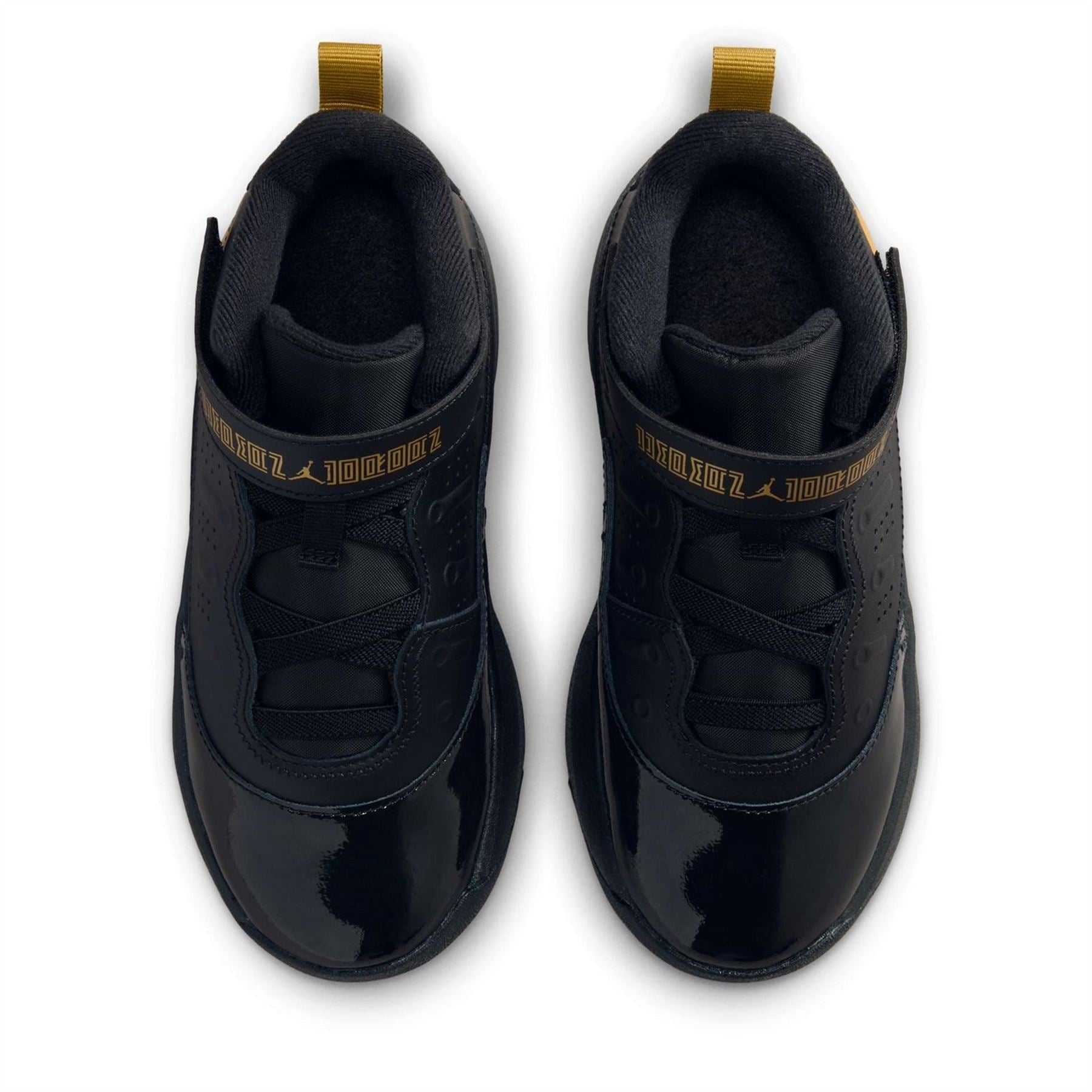 Air Jordan Max Aura Basketball Trainers