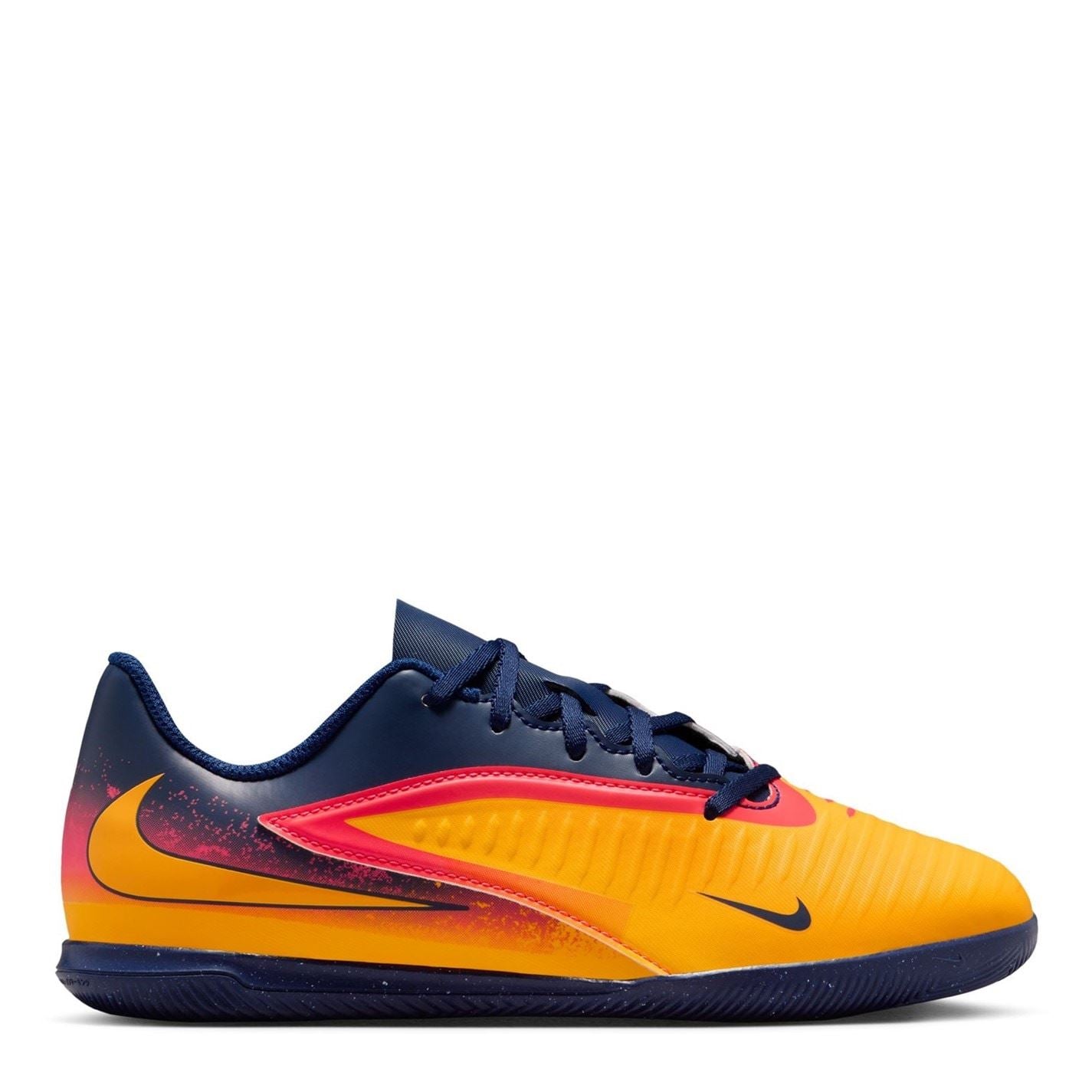 Nike Phantom 6 Club Juniors Indoor Football Boots