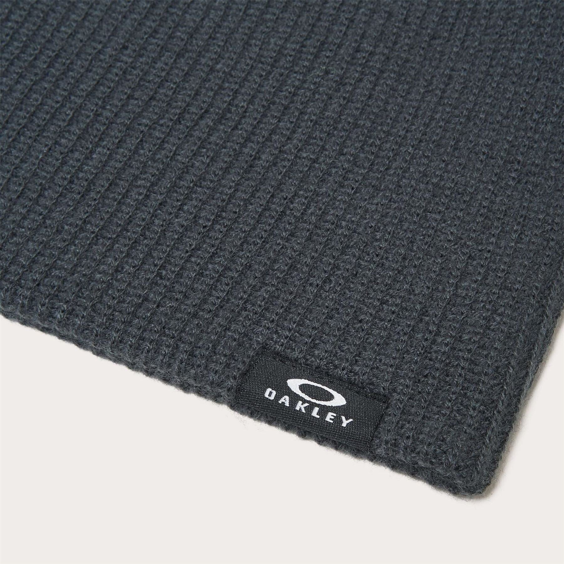 Oakley 
Ribbed Patterned Backbone Winter Beanie