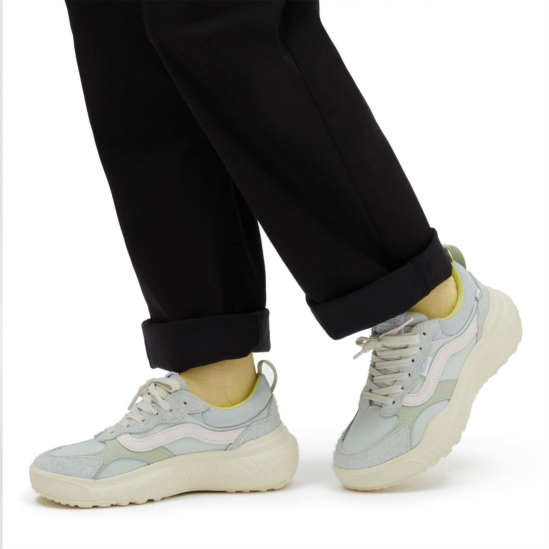 Vans Ultrarange Neo VR3 Low Top Sneakers