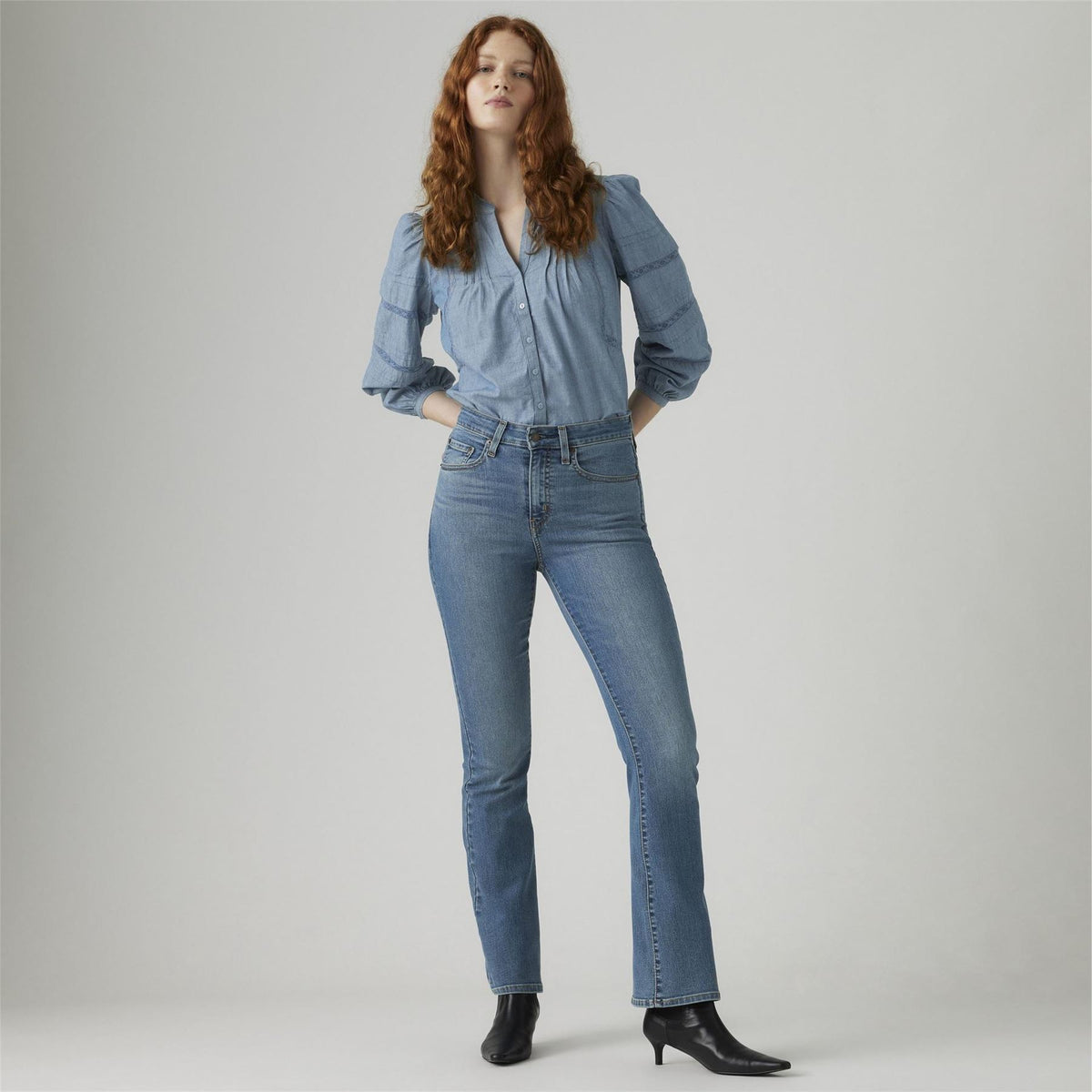 Levis 725 High Rise Bootcut Jeans