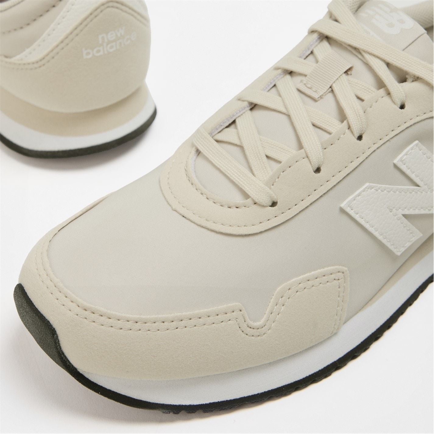 New Balance Round Toe Flat Heel Low Top Sneakers
