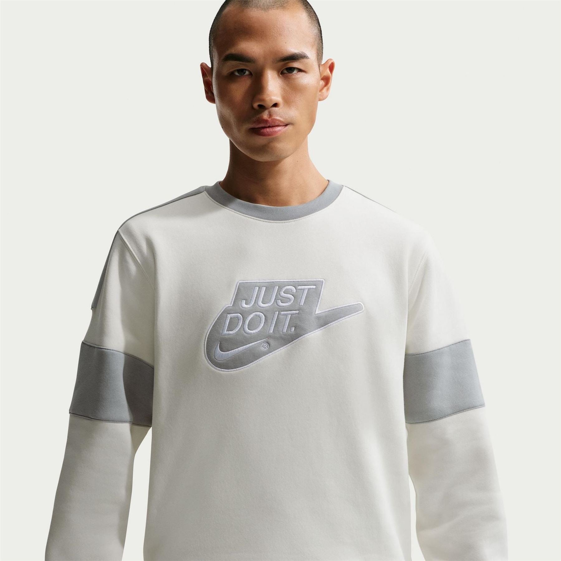 Nike Wordmark Back Neck Logo Crew Neck Long Sleeve Sweatshirt