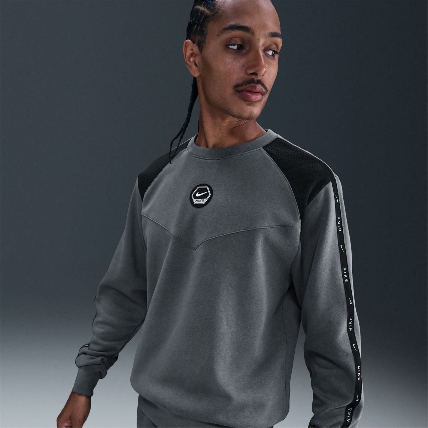 Nike Crew Neck Ribbed Collar Long Sleeve Raglan Sweatshirt
