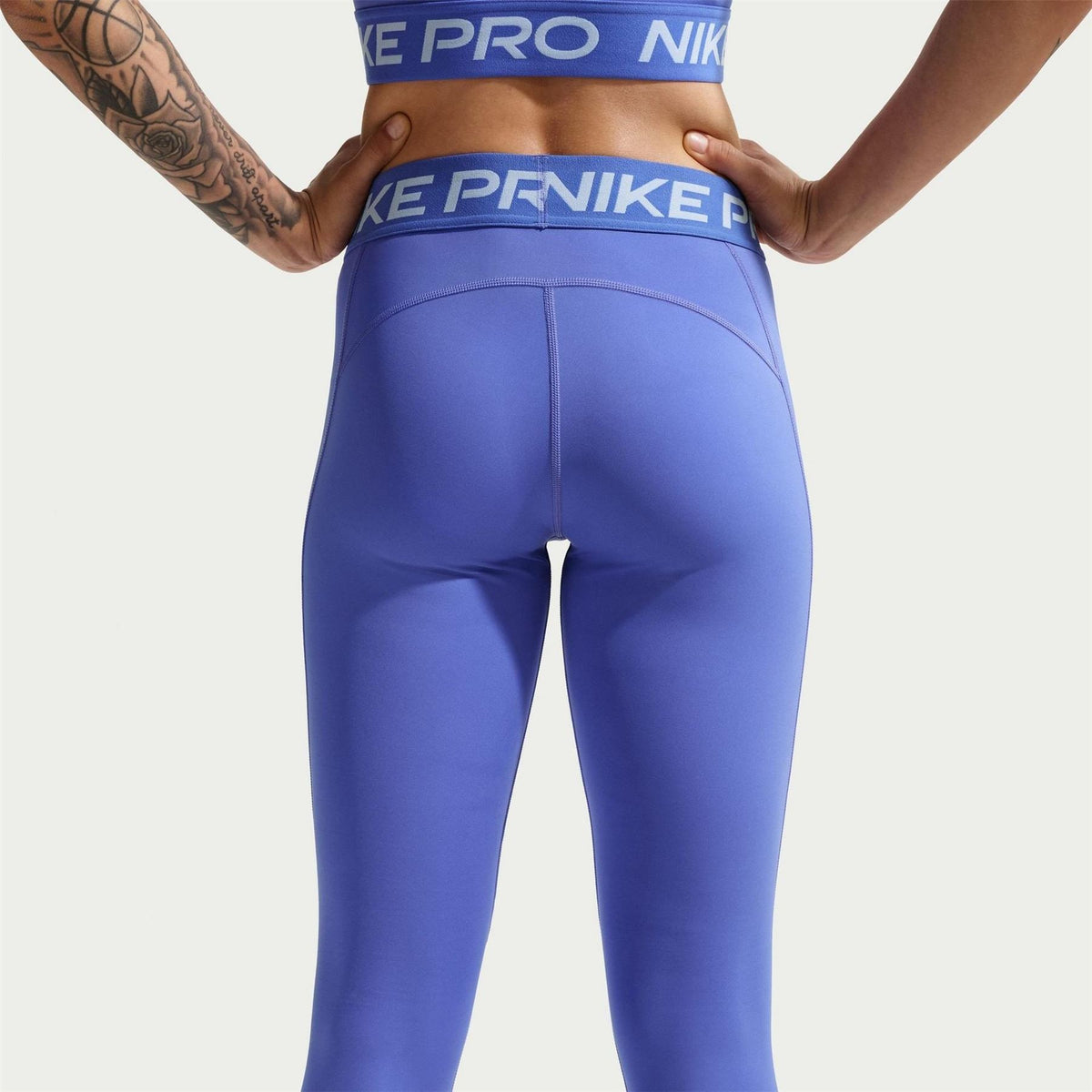 Nike Essential Solid Patterned Skinny Fit Leggings